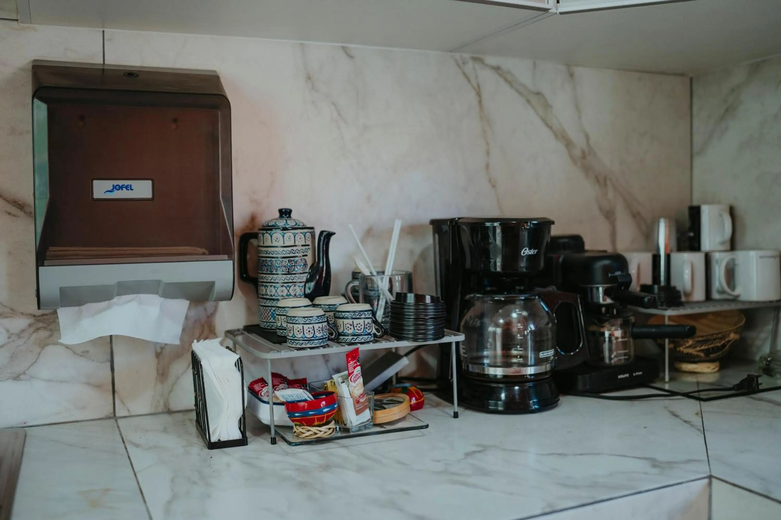 Communal kitchen in LARIMAR Gallery y Hotel Boutique