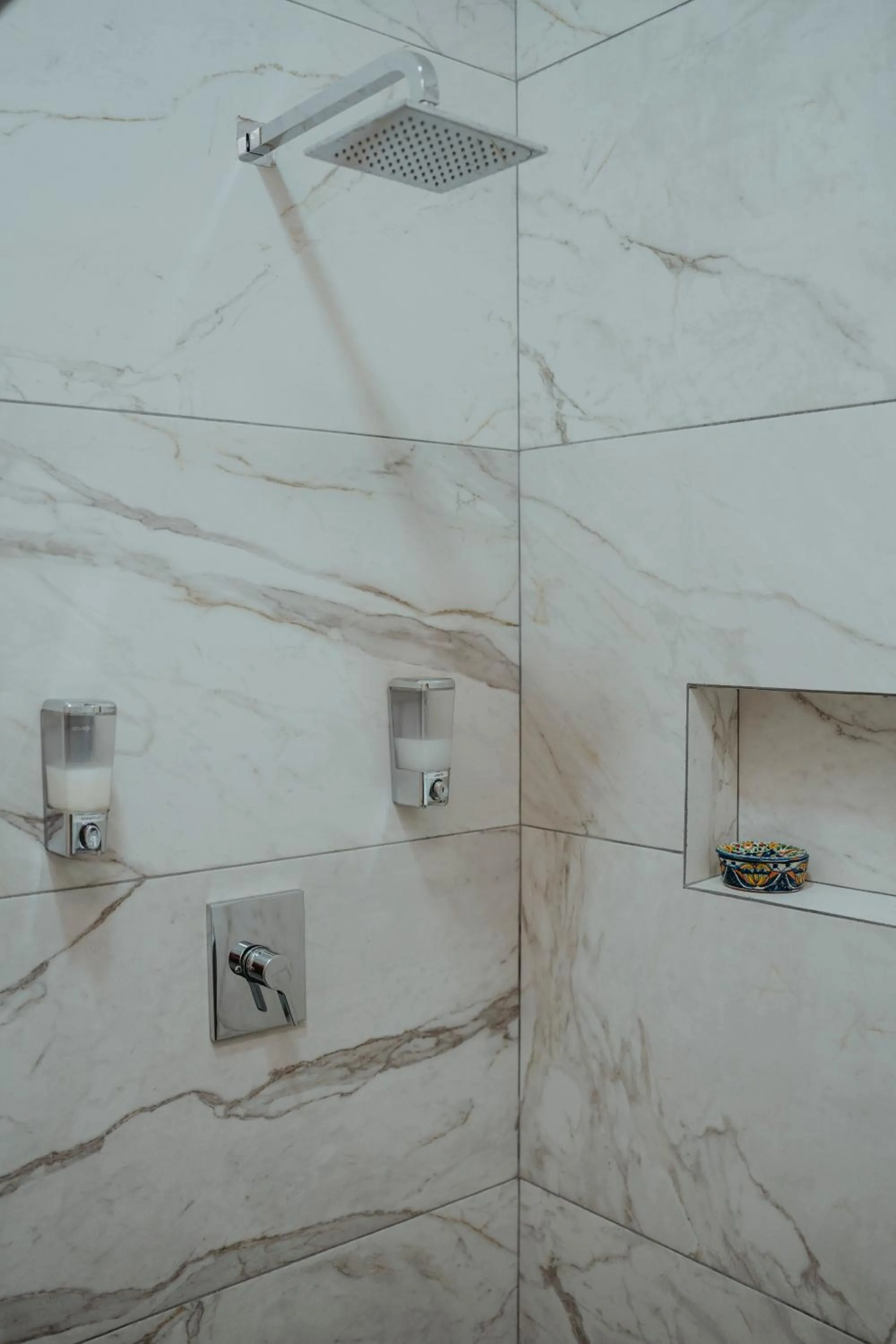Shower in LARIMAR Gallery y Hotel Boutique