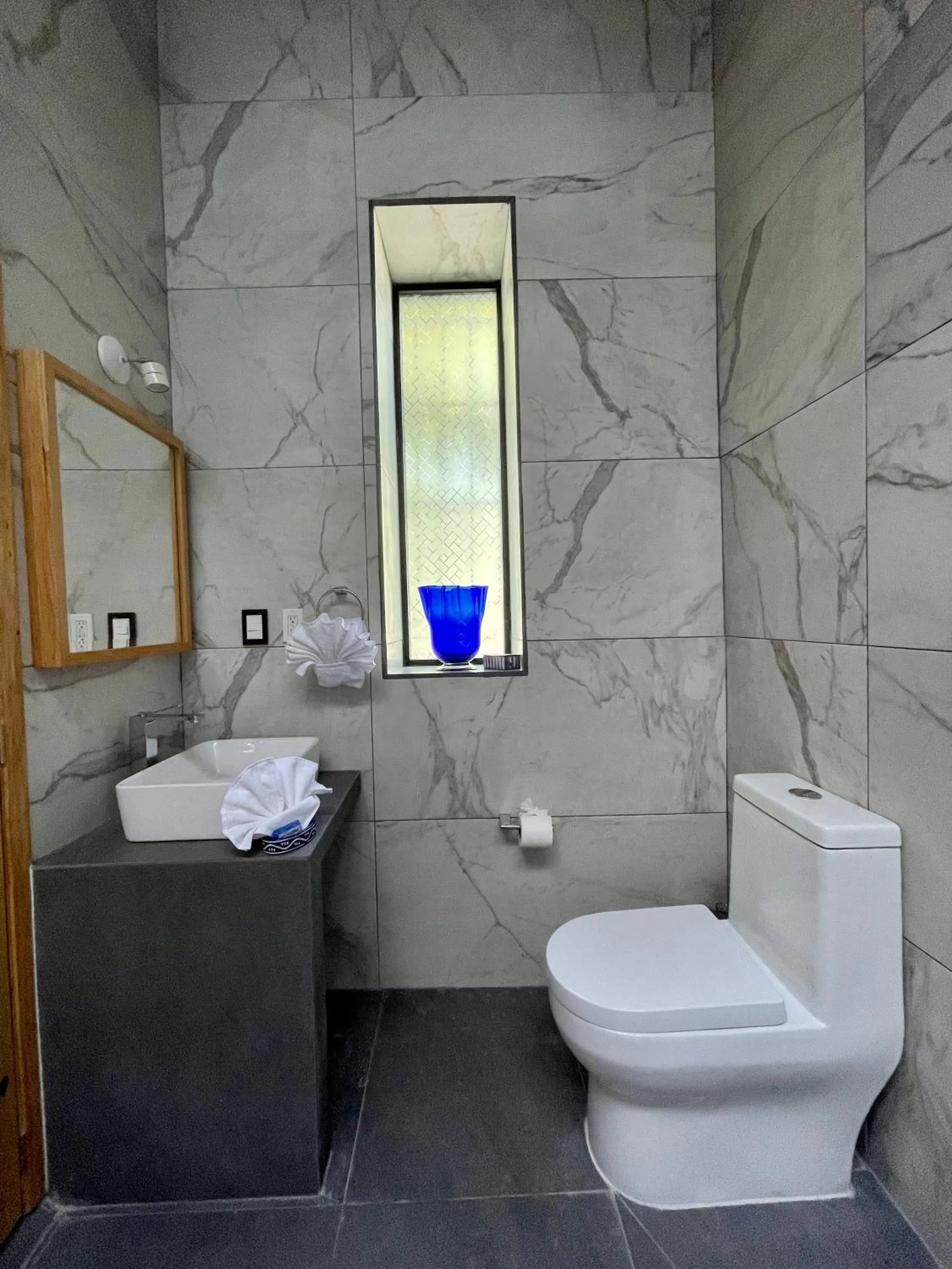Bathroom in LARIMAR Gallery y Hotel Boutique