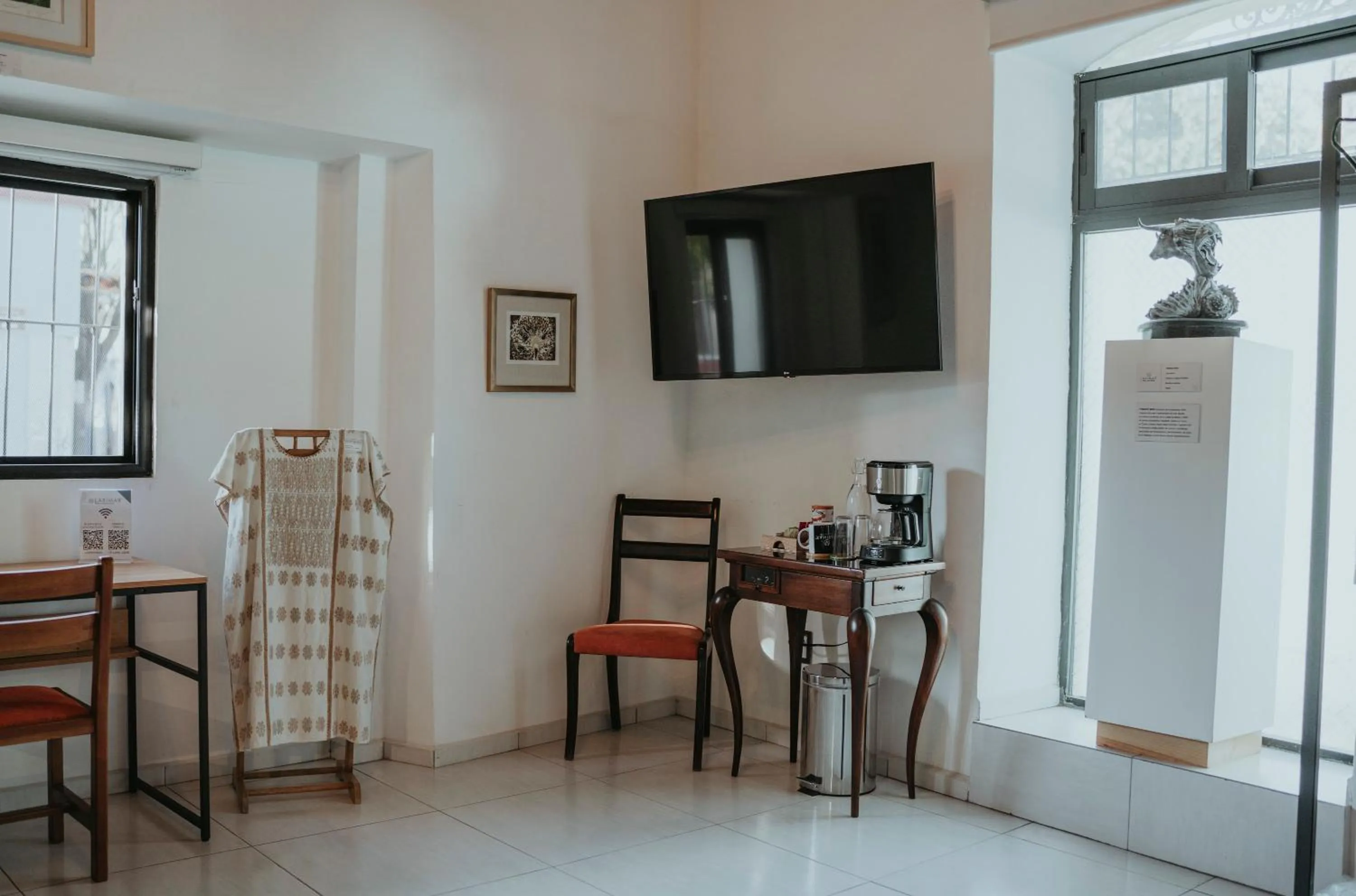 TV and multimedia in LARIMAR Gallery y Hotel Boutique