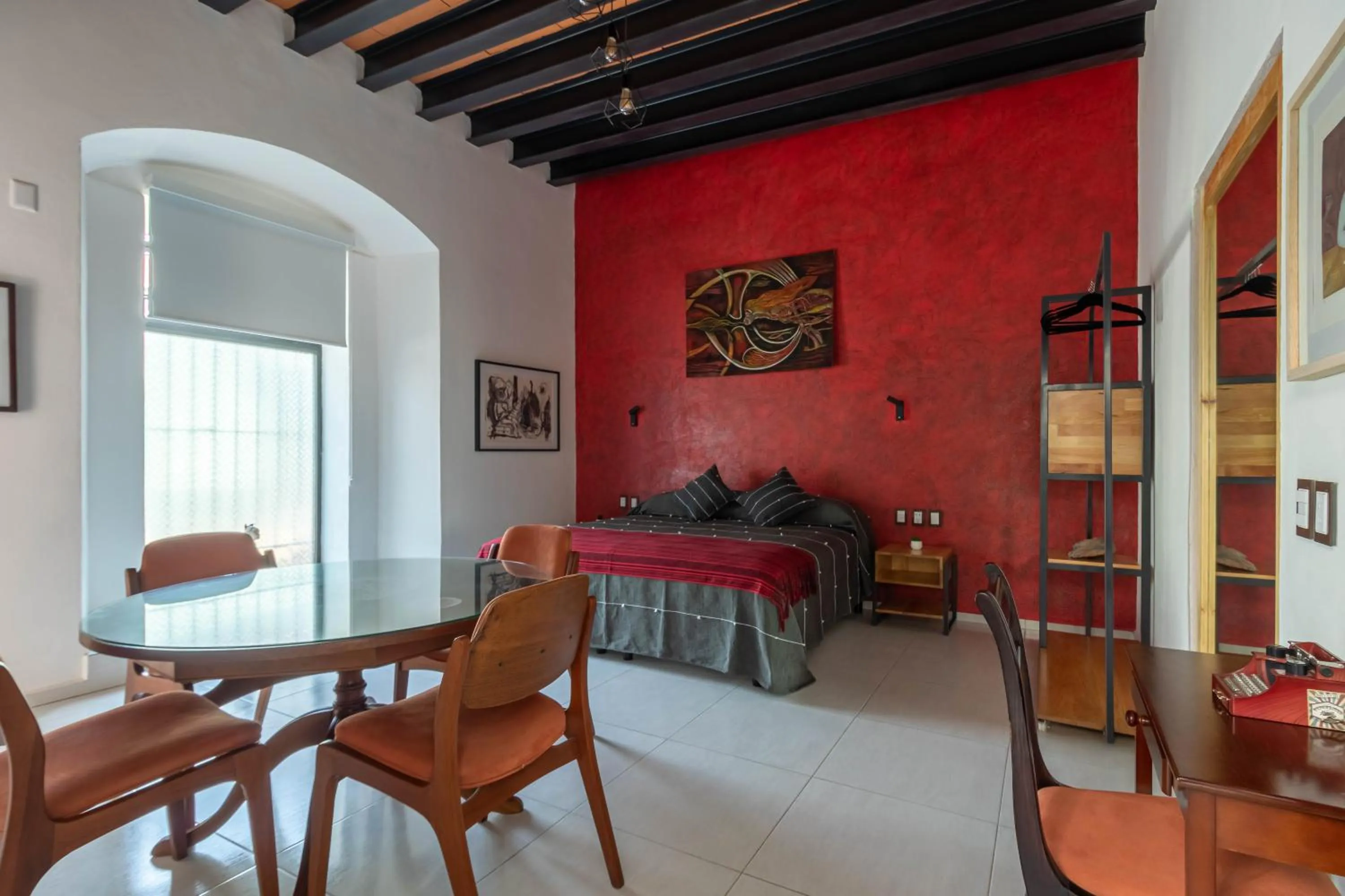 Photo of the whole room in LARIMAR Gallery y Hotel Boutique