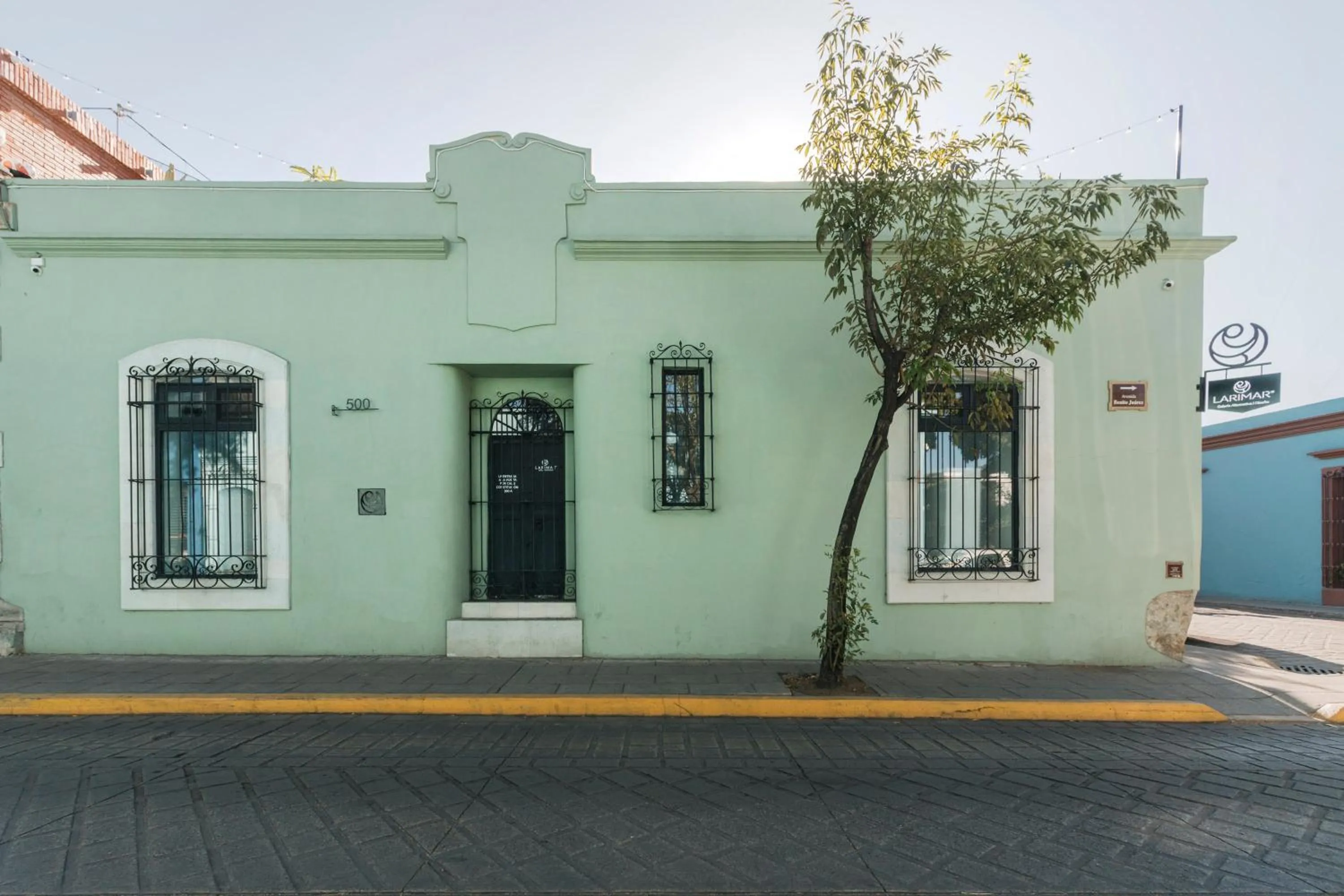Facade/entrance in LARIMAR Gallery y Hotel Boutique