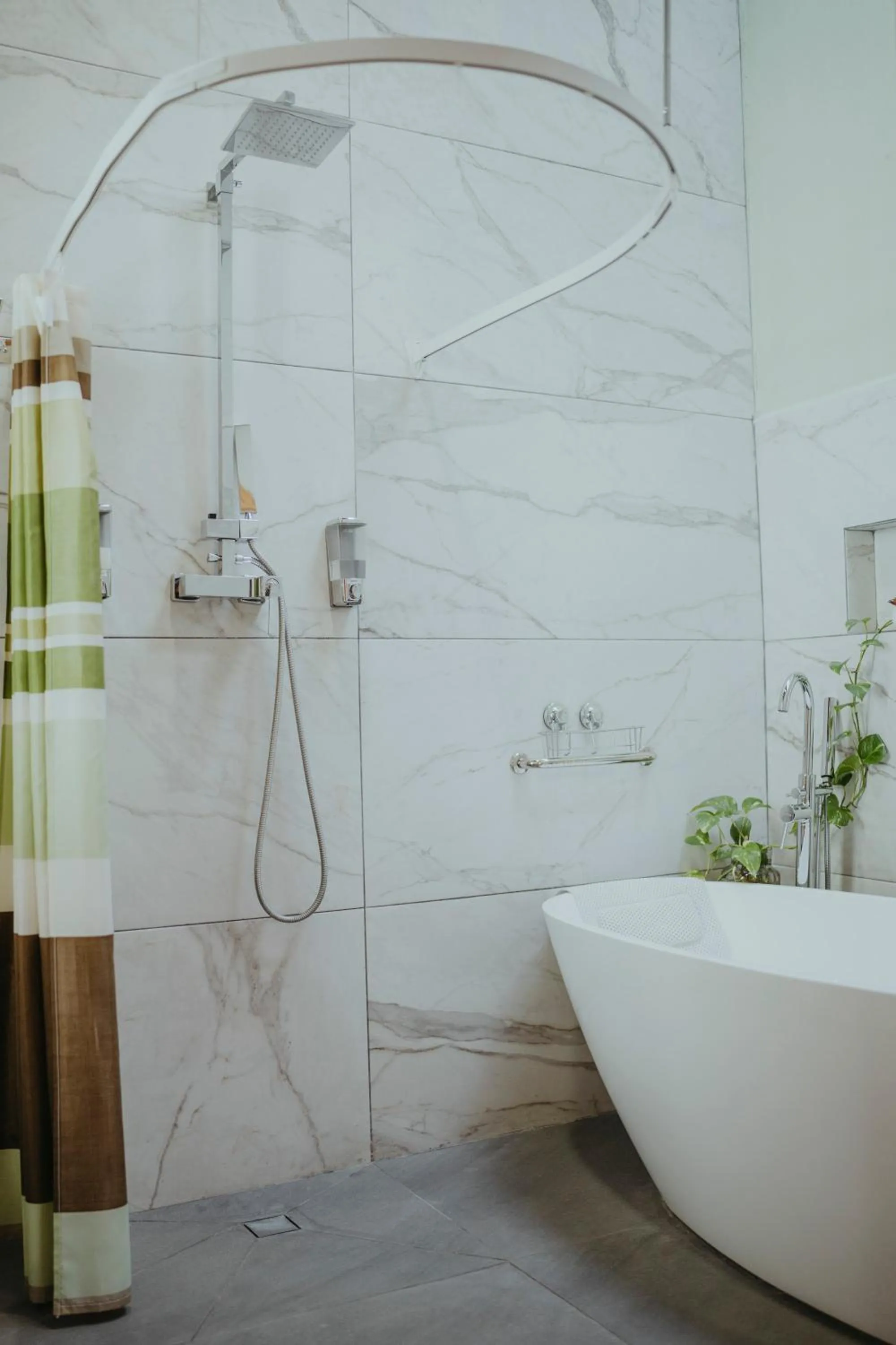 Shower in LARIMAR Gallery y Hotel Boutique