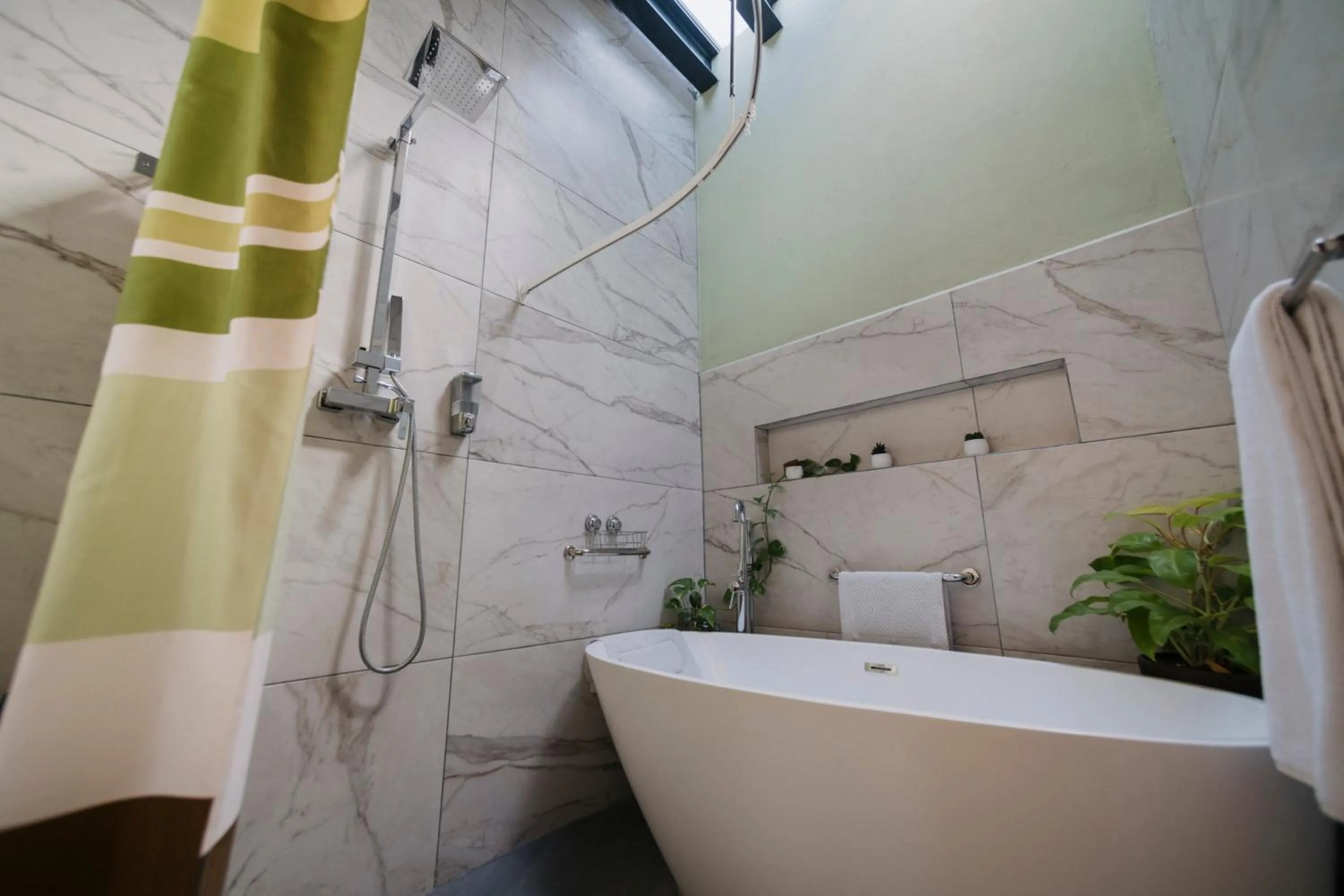 Shower in LARIMAR Gallery y Hotel Boutique