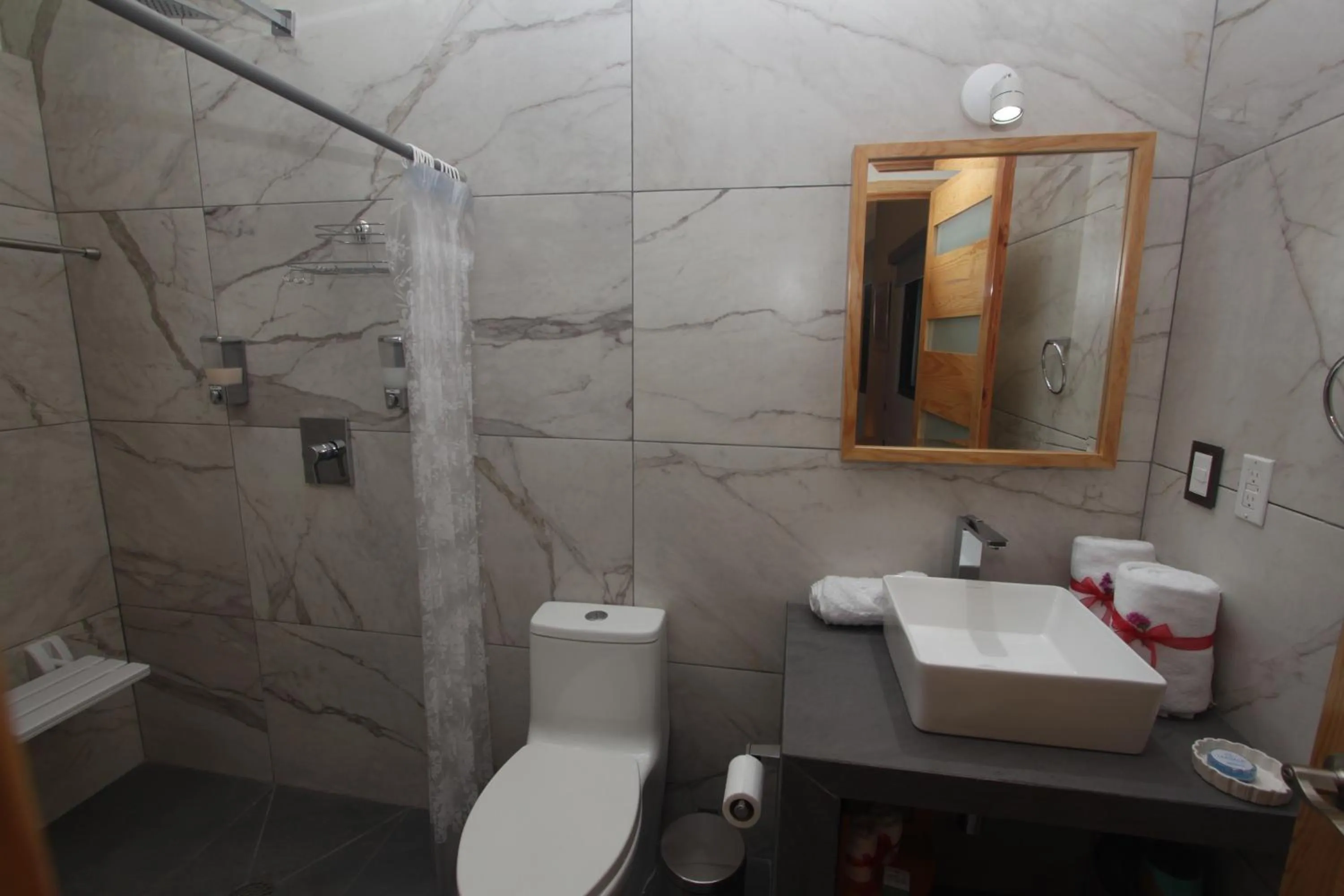 Shower in LARIMAR Gallery y Hotel Boutique