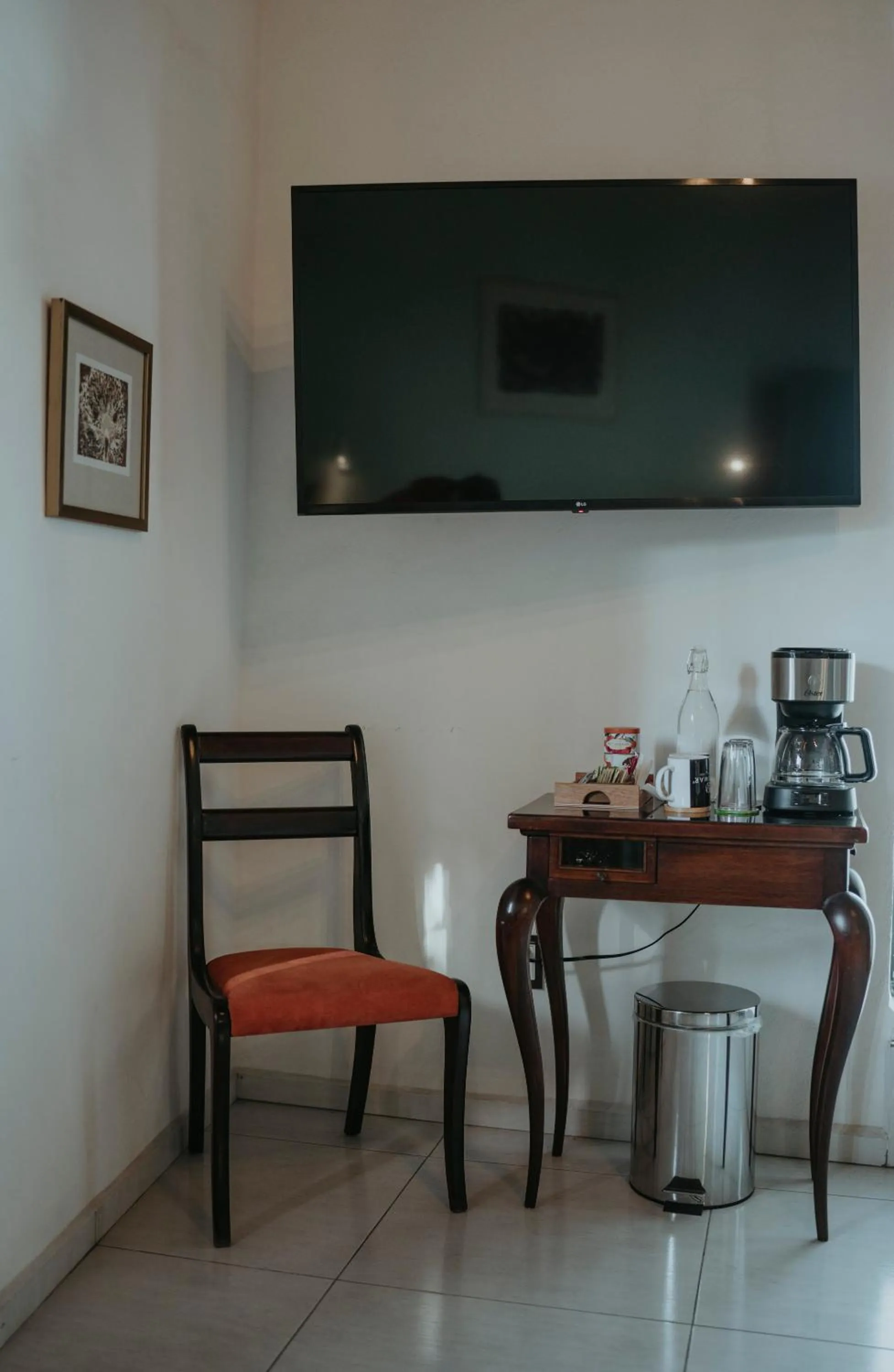 TV and multimedia in LARIMAR Gallery y Hotel Boutique