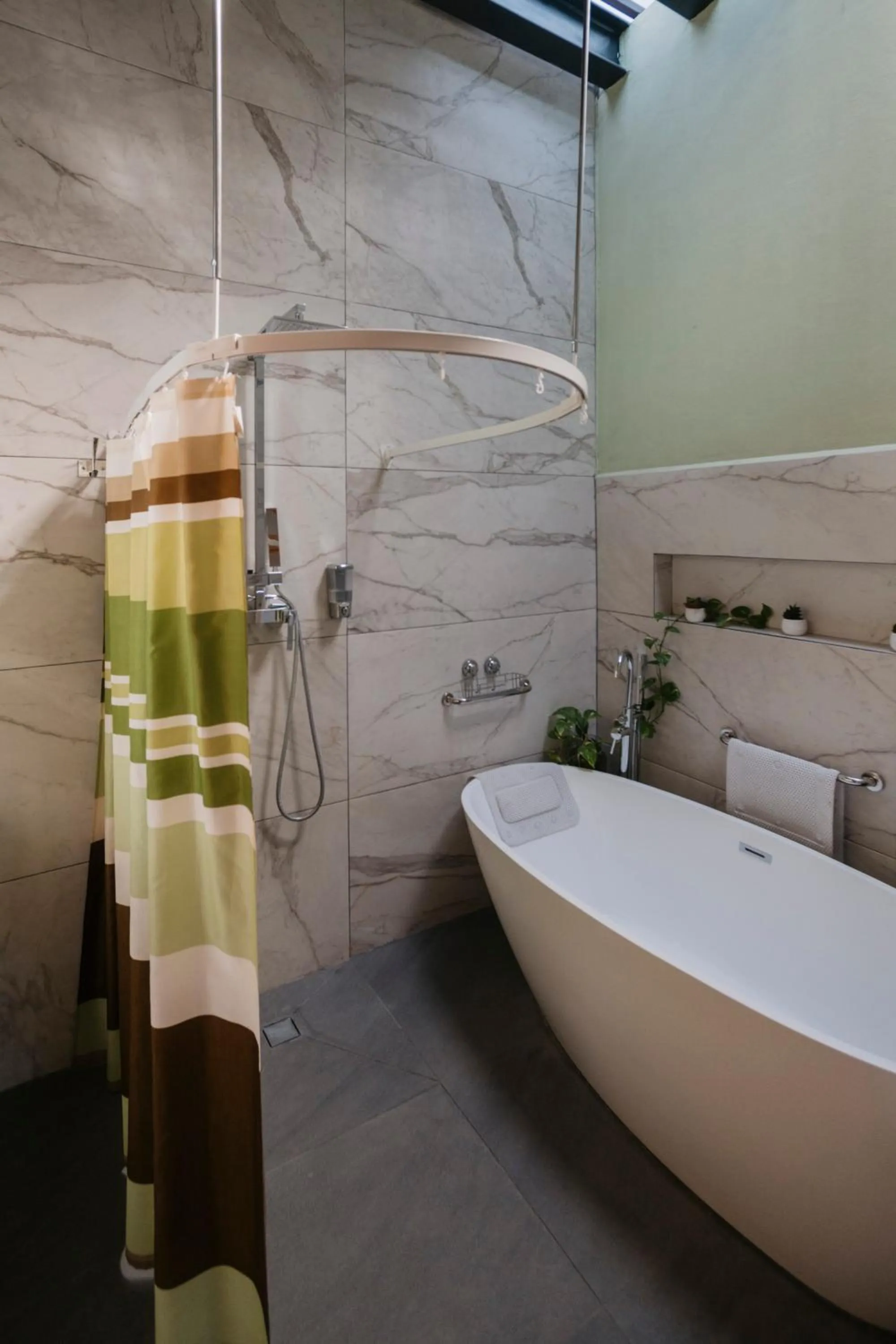 Shower in LARIMAR Gallery y Hotel Boutique