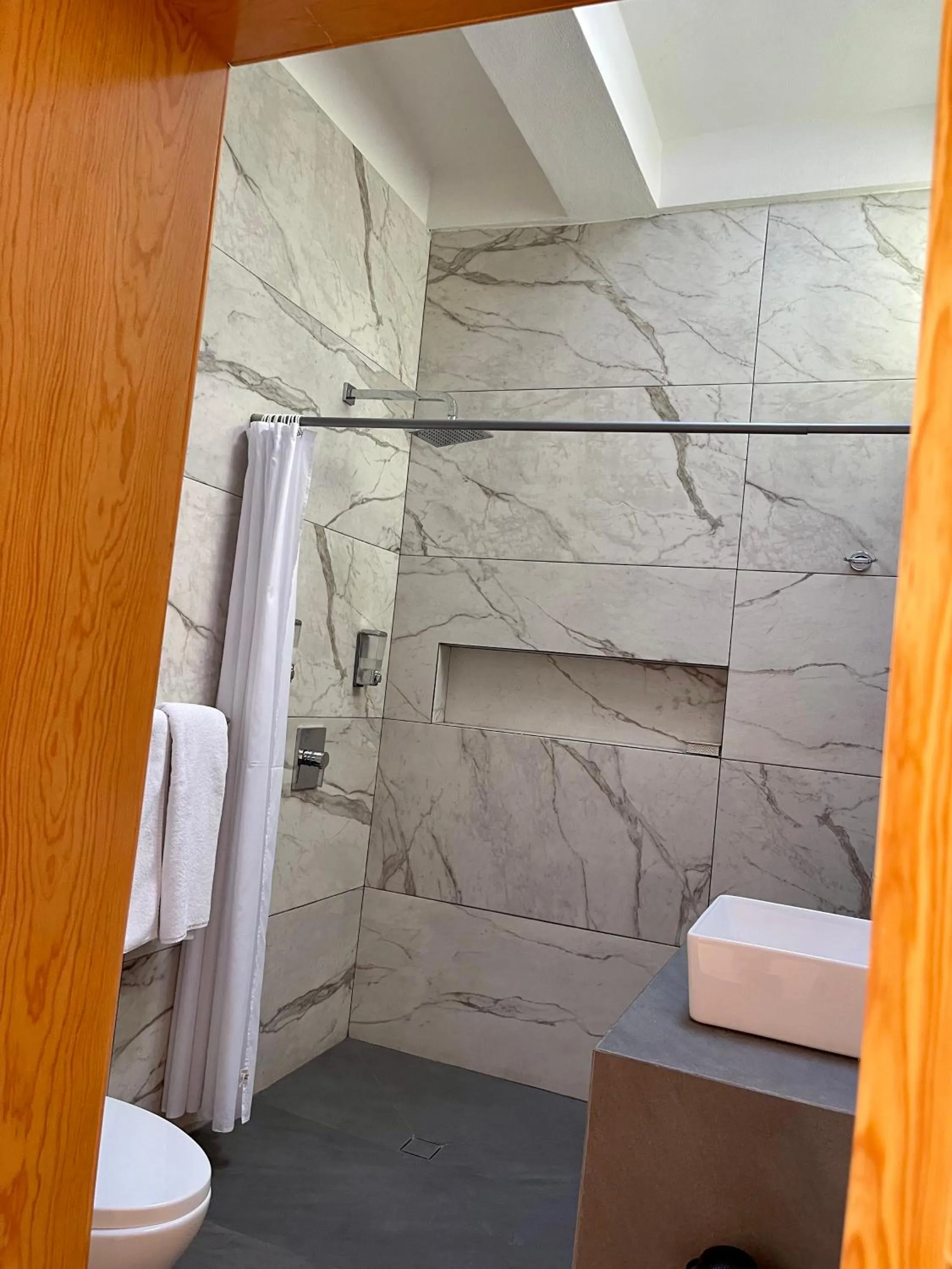 Shower in LARIMAR Gallery y Hotel Boutique