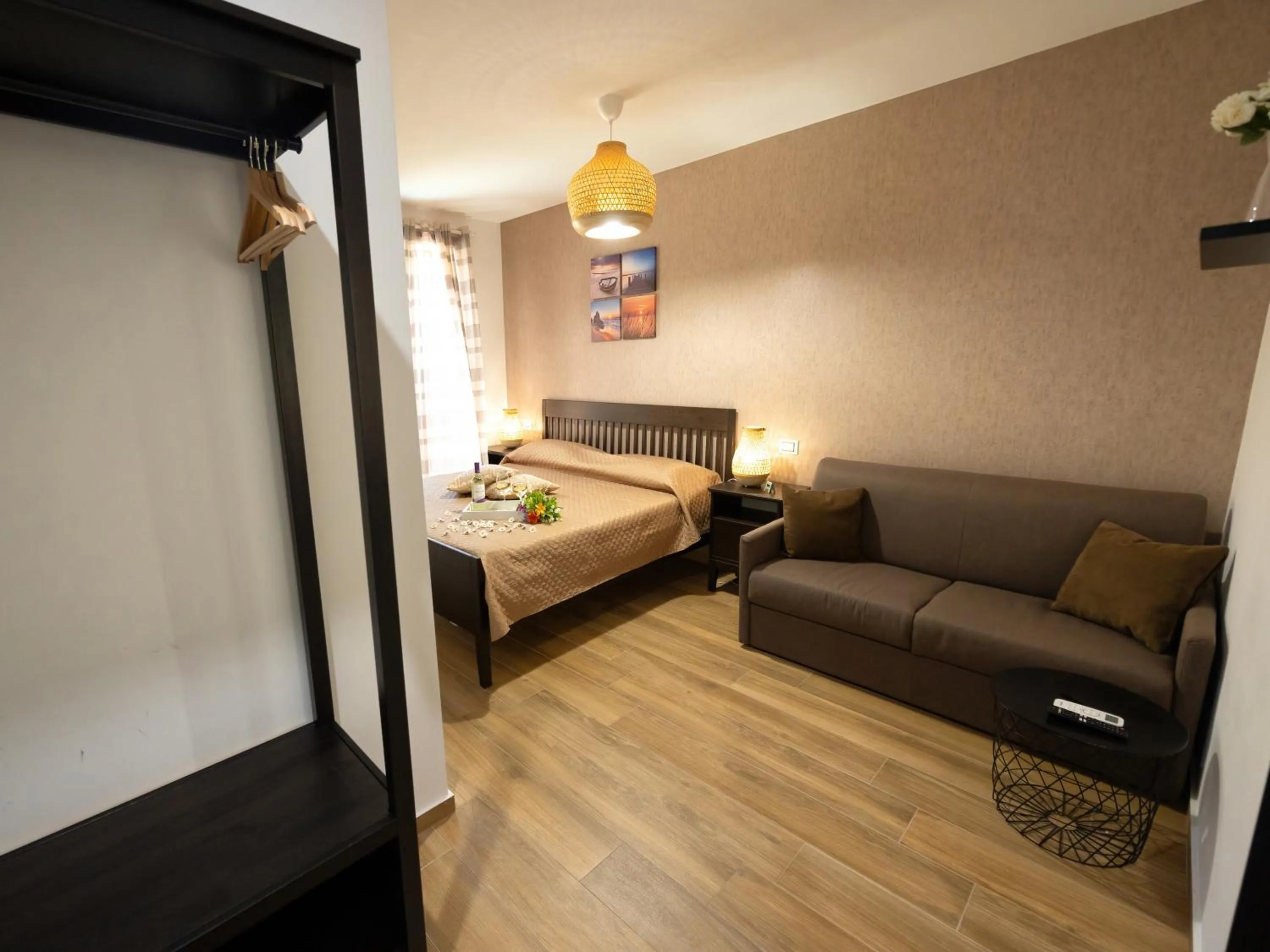 Bedroom, Bed in Sunset House