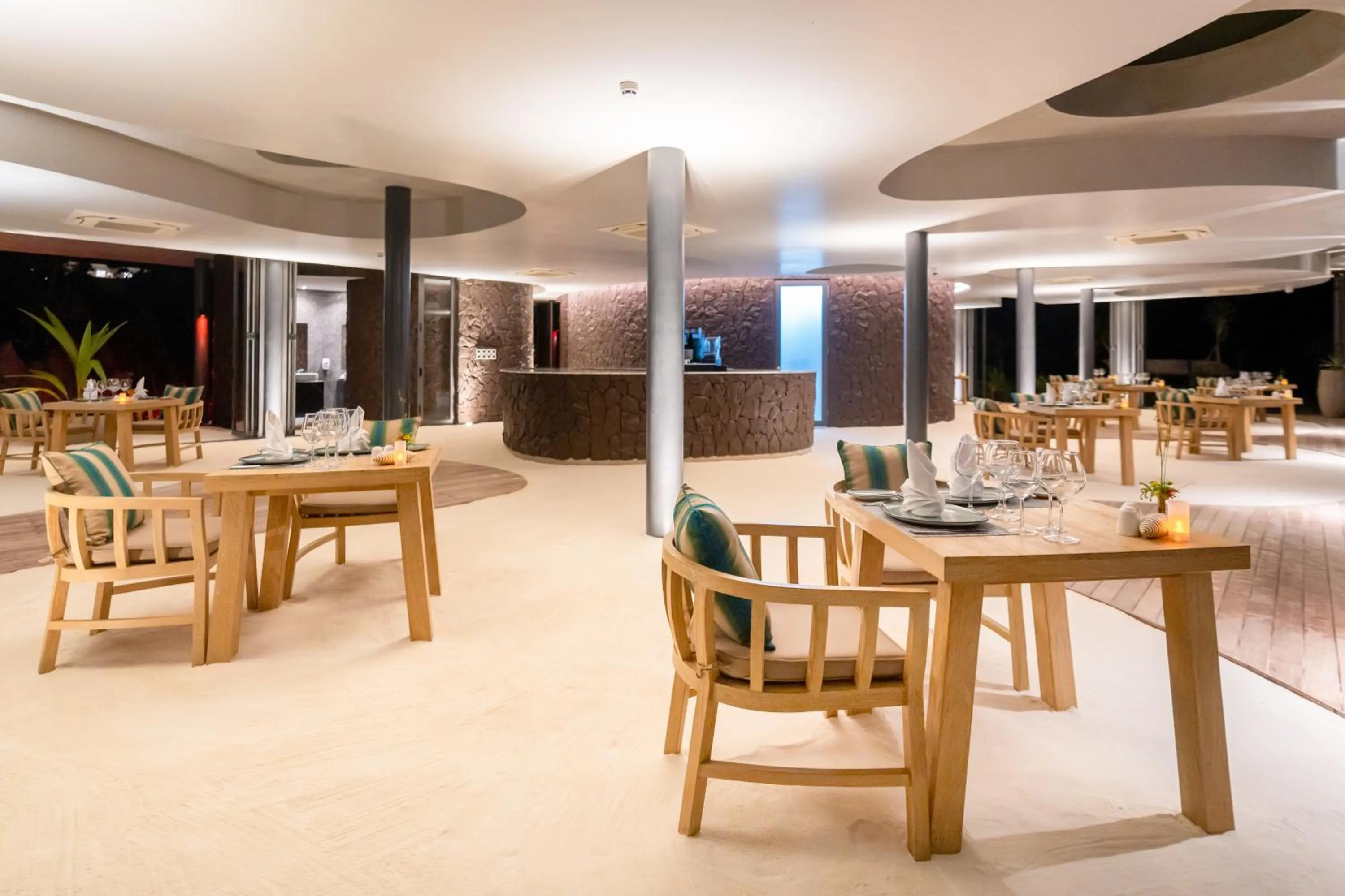 Restaurant/places to eat in Madifushi Private Island- Free return seaplane transfr for min 5&9 nights for 19Dec-10Jan