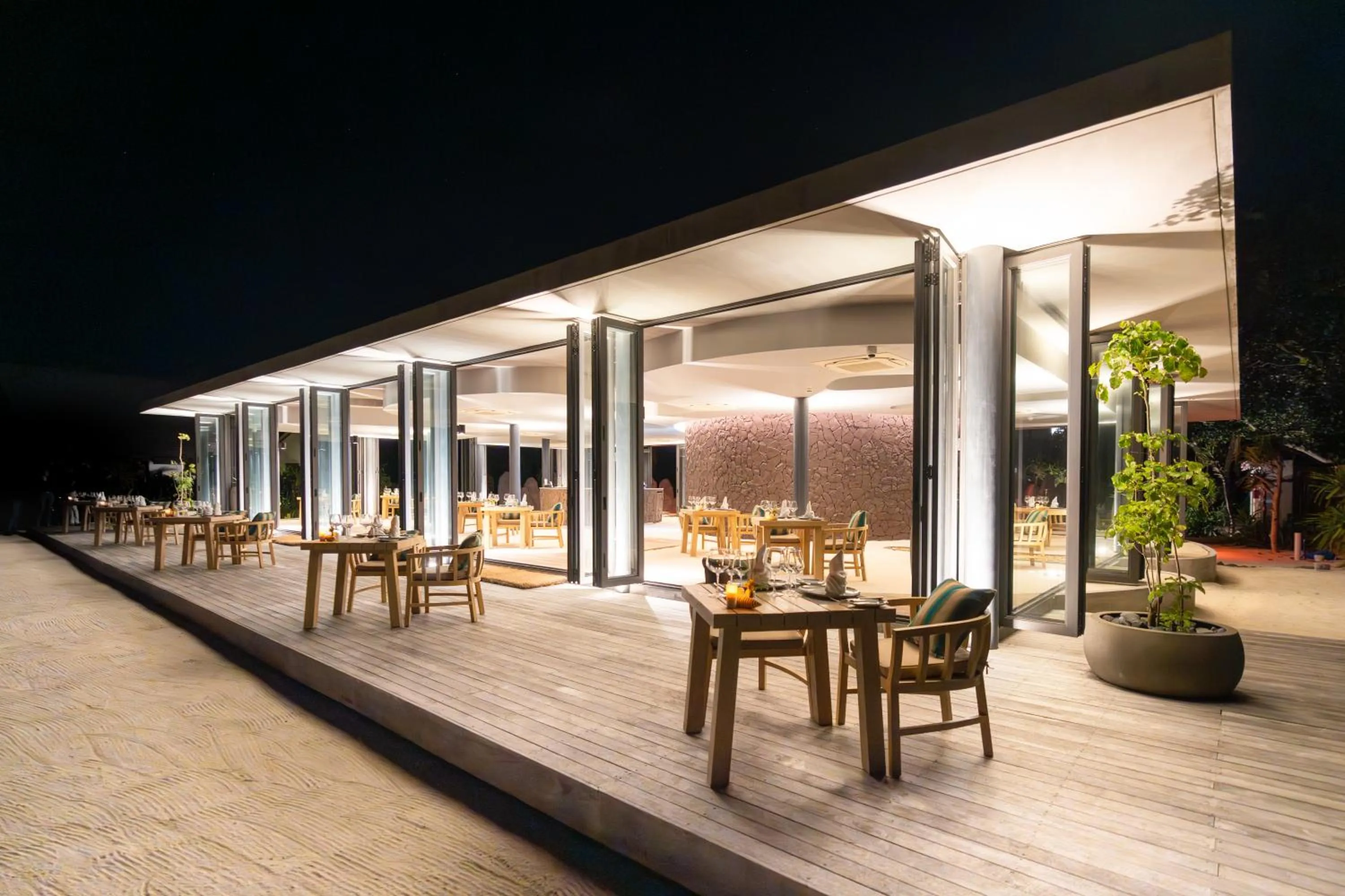 Restaurant/places to eat in Madifushi Private Island- Free return seaplane transfr for min 5&9 nights for 19Dec-10Jan