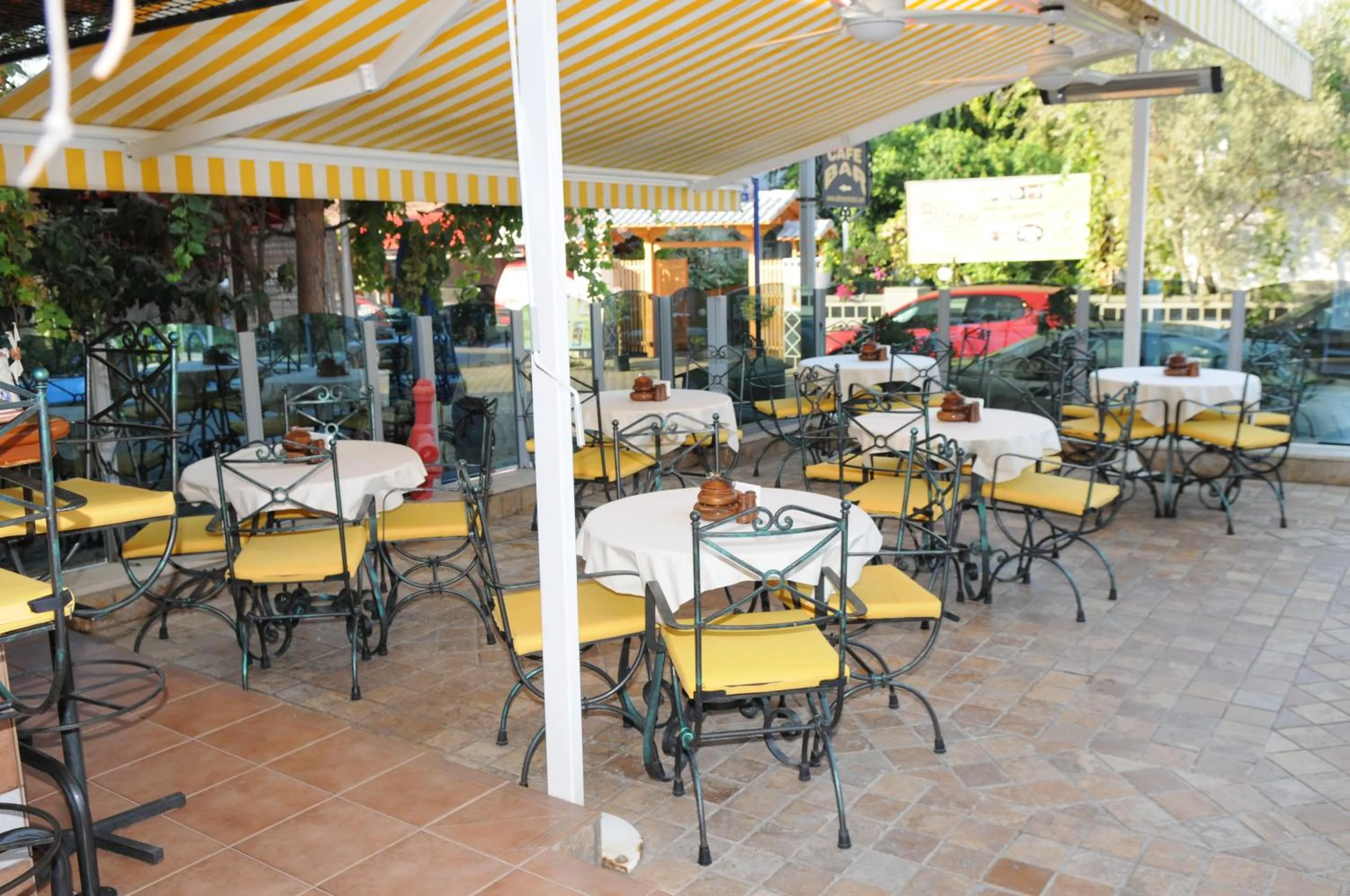 Restaurant/places to eat in A&B Home Hotel