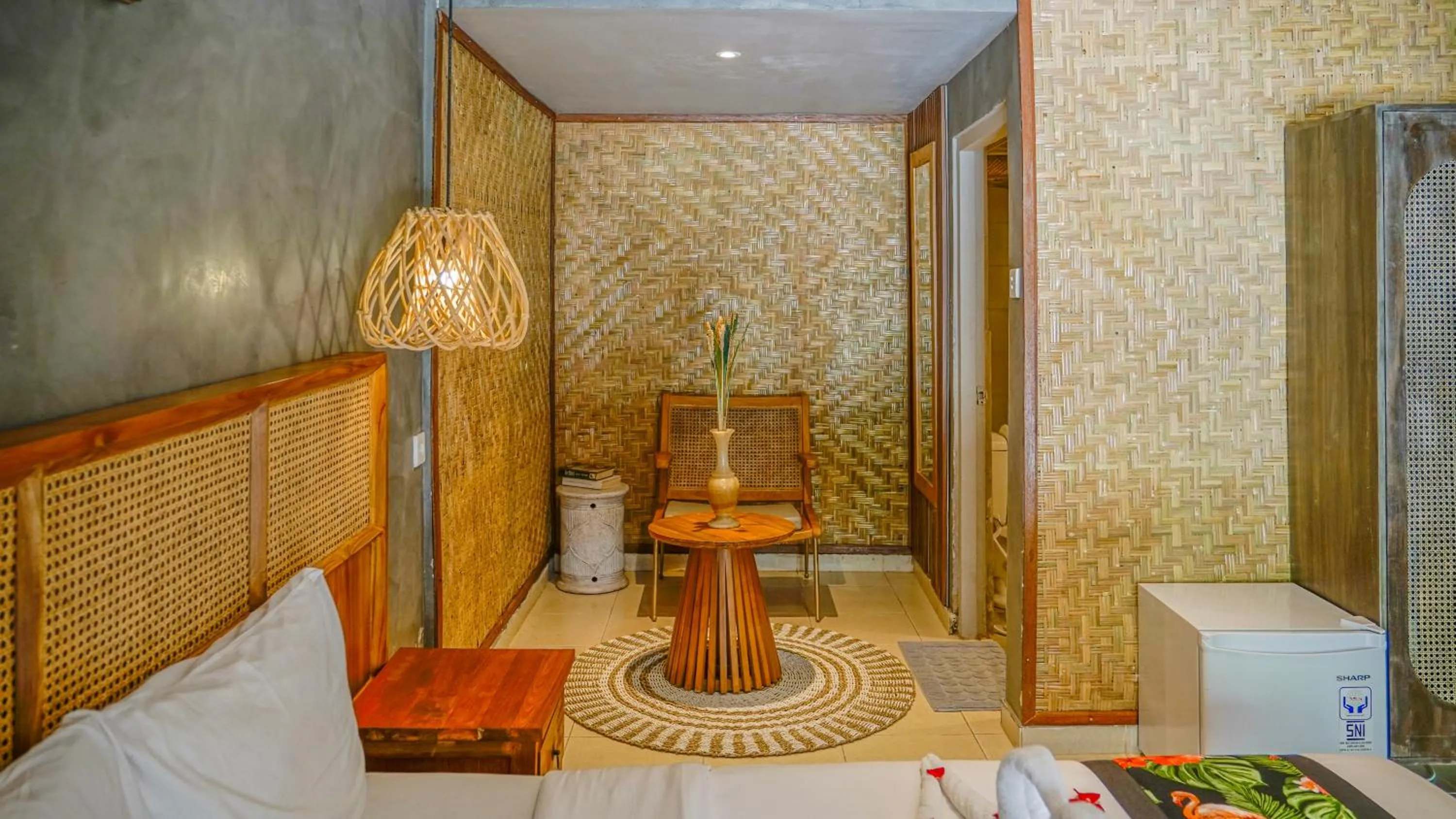 Photo of the whole room, Bed in Lokasari Retreat