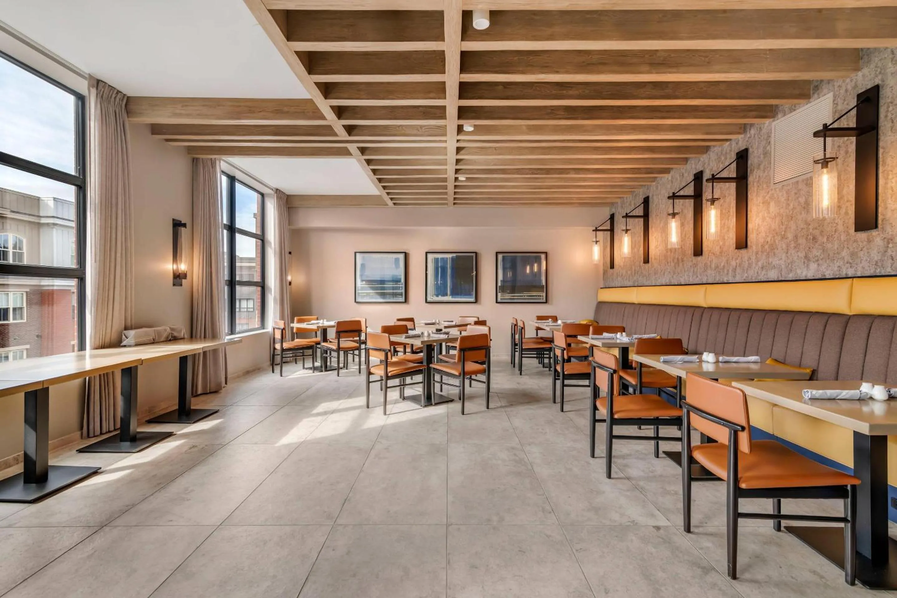 Restaurant/places to eat in Cambria Hotel Portland Downtown Old Port