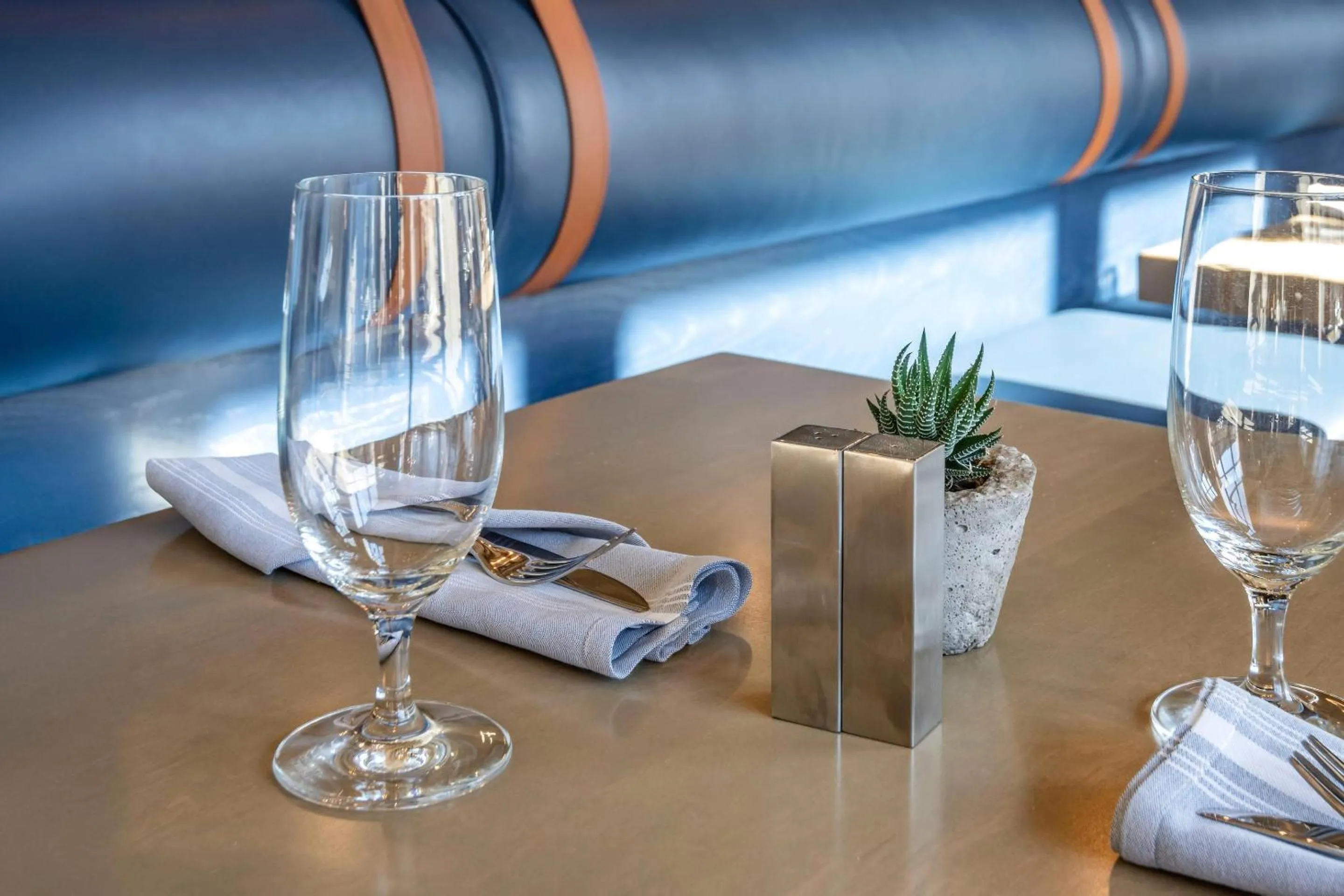 Restaurant/places to eat in Cambria Hotel Portland Downtown Old Port