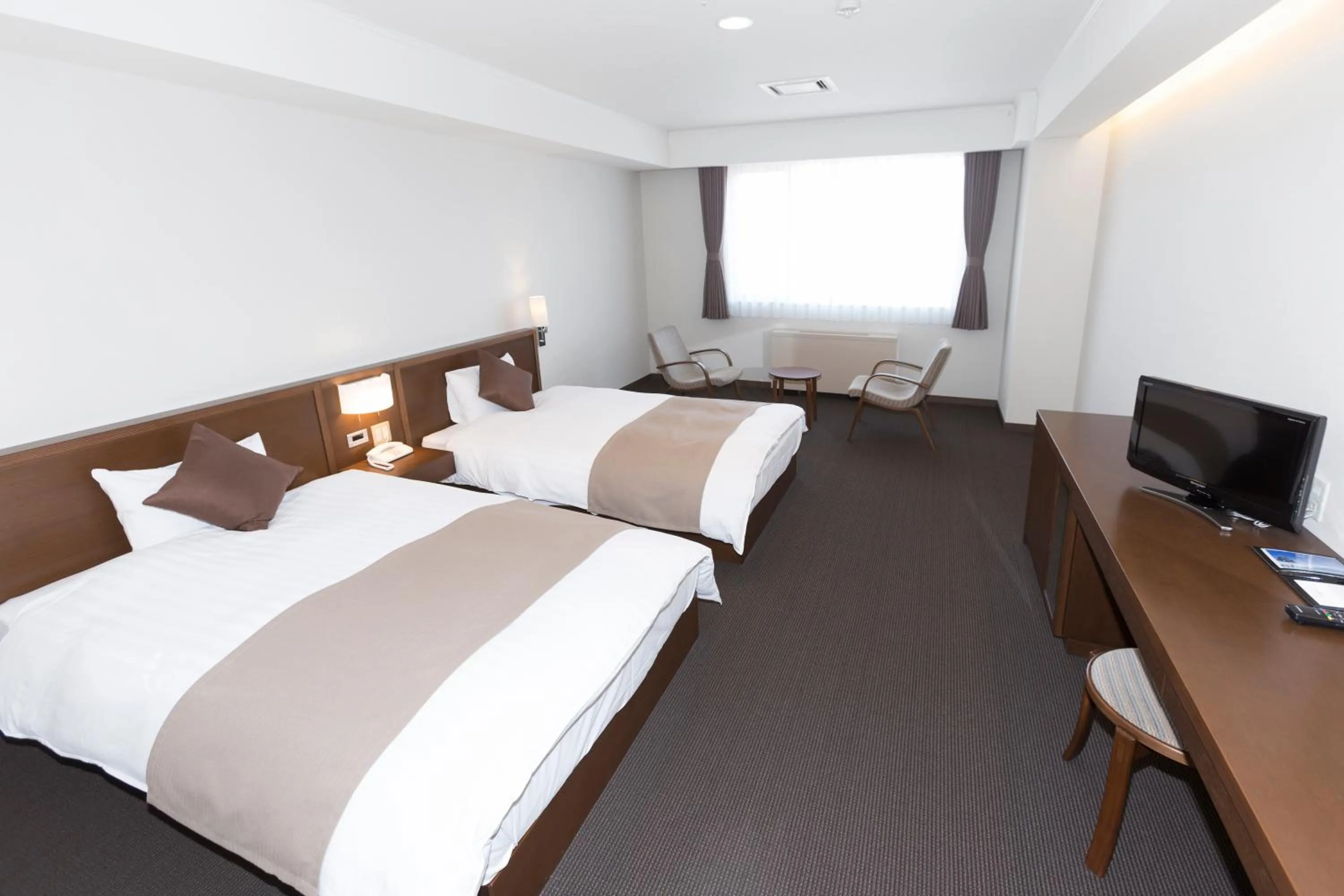 Bed in Kiyosato Onsen Hotel Ryokuseisou