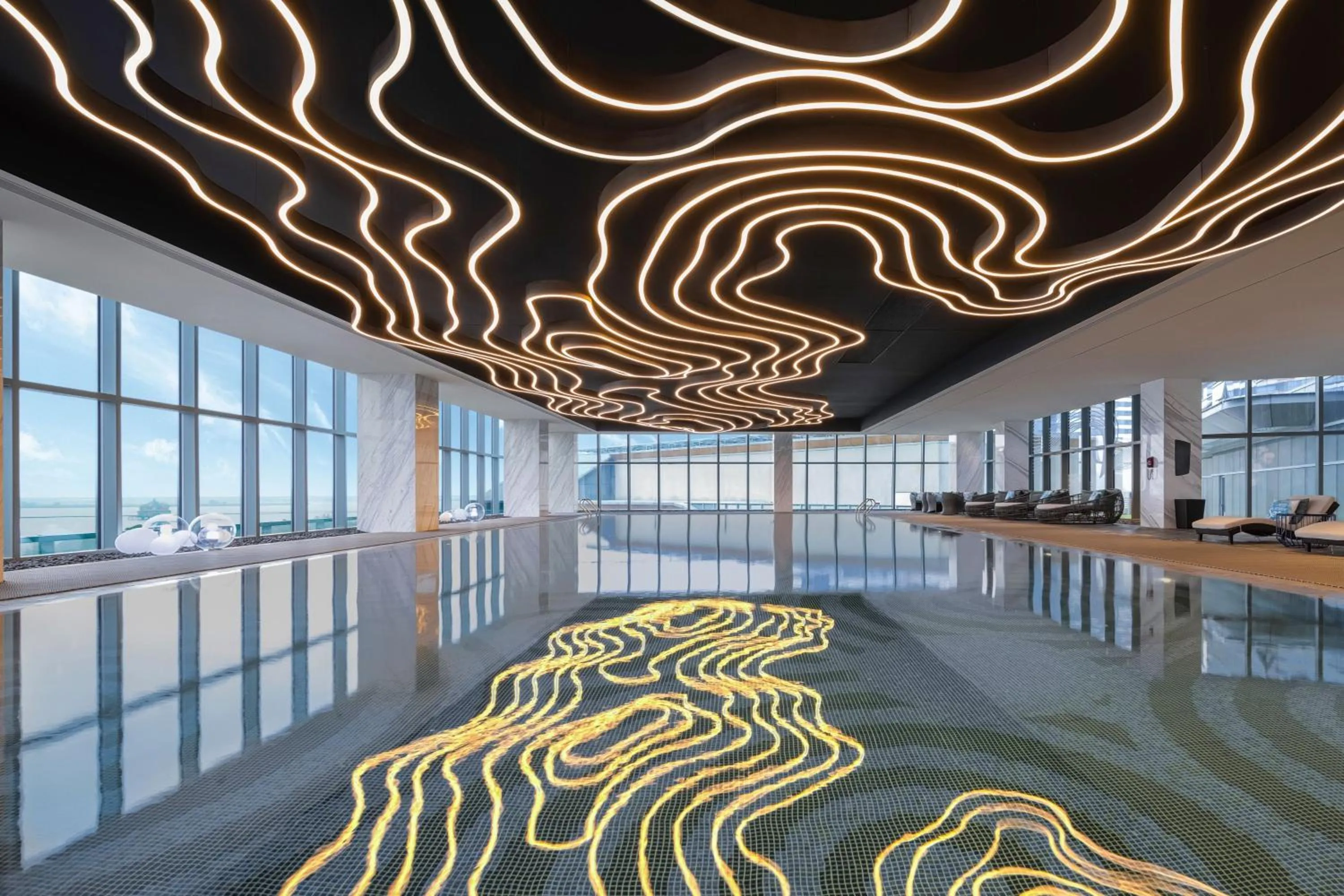 Swimming pool in Renaissance Changzhou Wujin Hotel