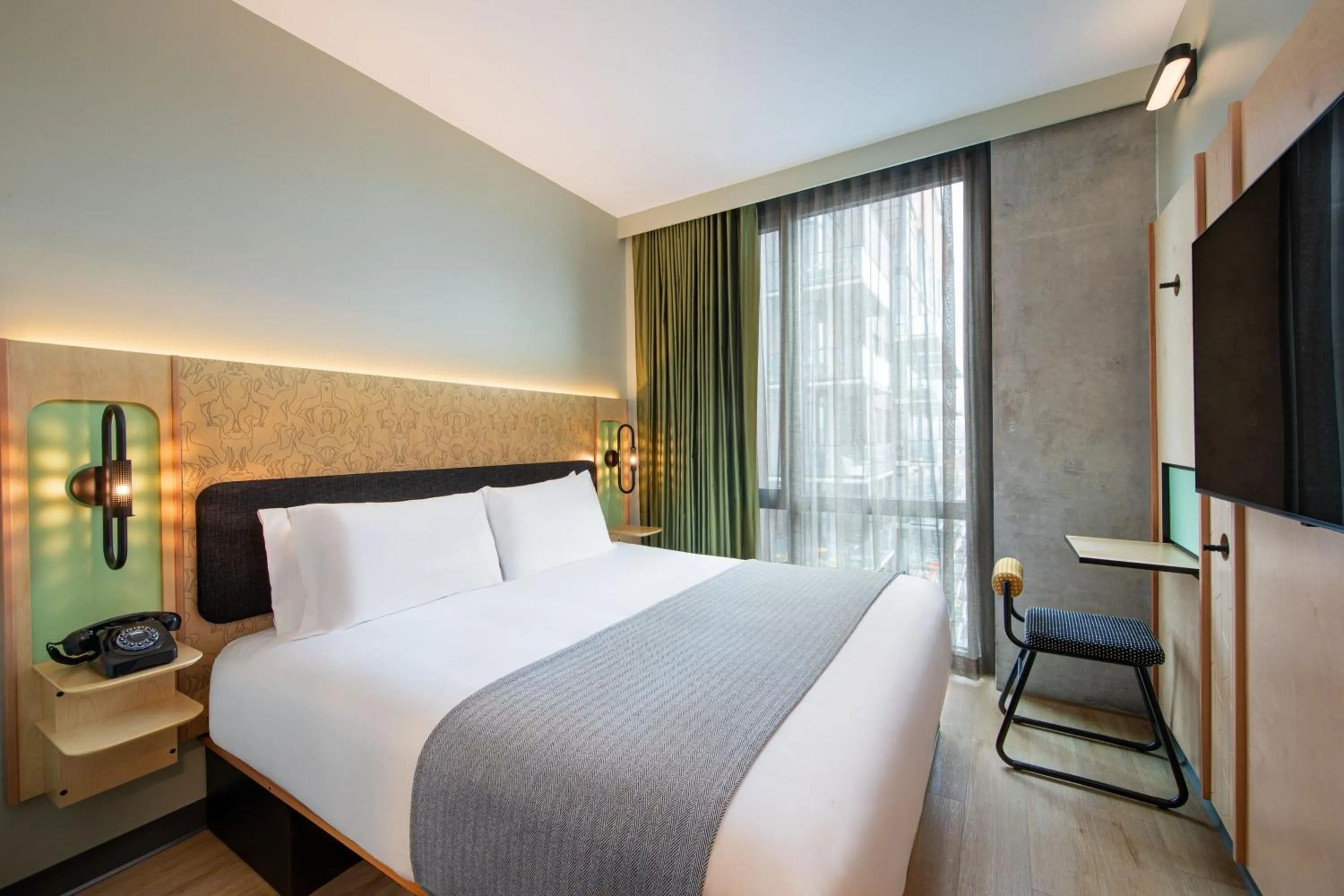 Photo of the whole room, Bed in Moxy Brooklyn Williamsburg