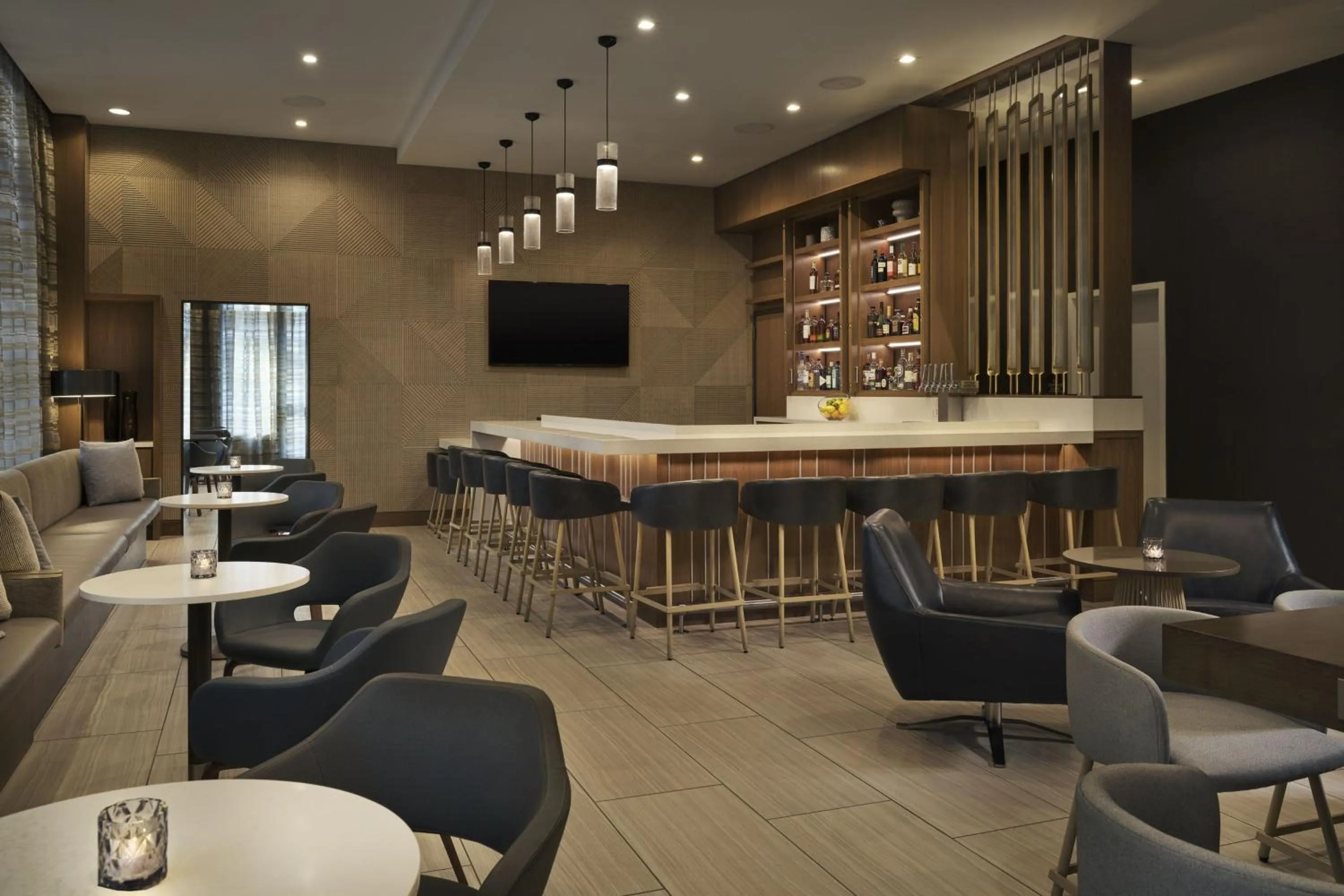 Lounge or bar in AC Hotel by Marriott Oakland Downtown