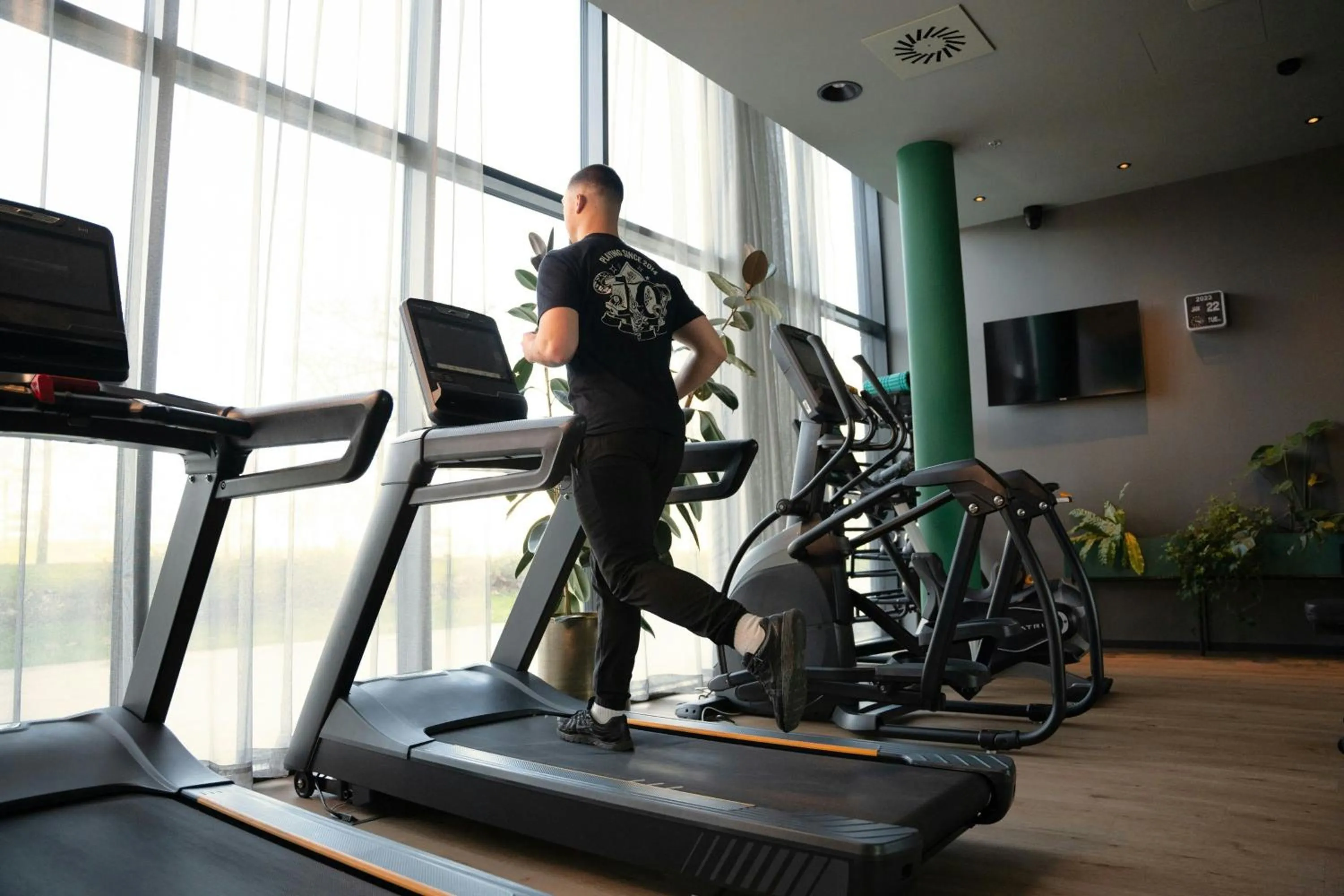 Fitness centre/facilities in Moxy Paris Val d'Europe