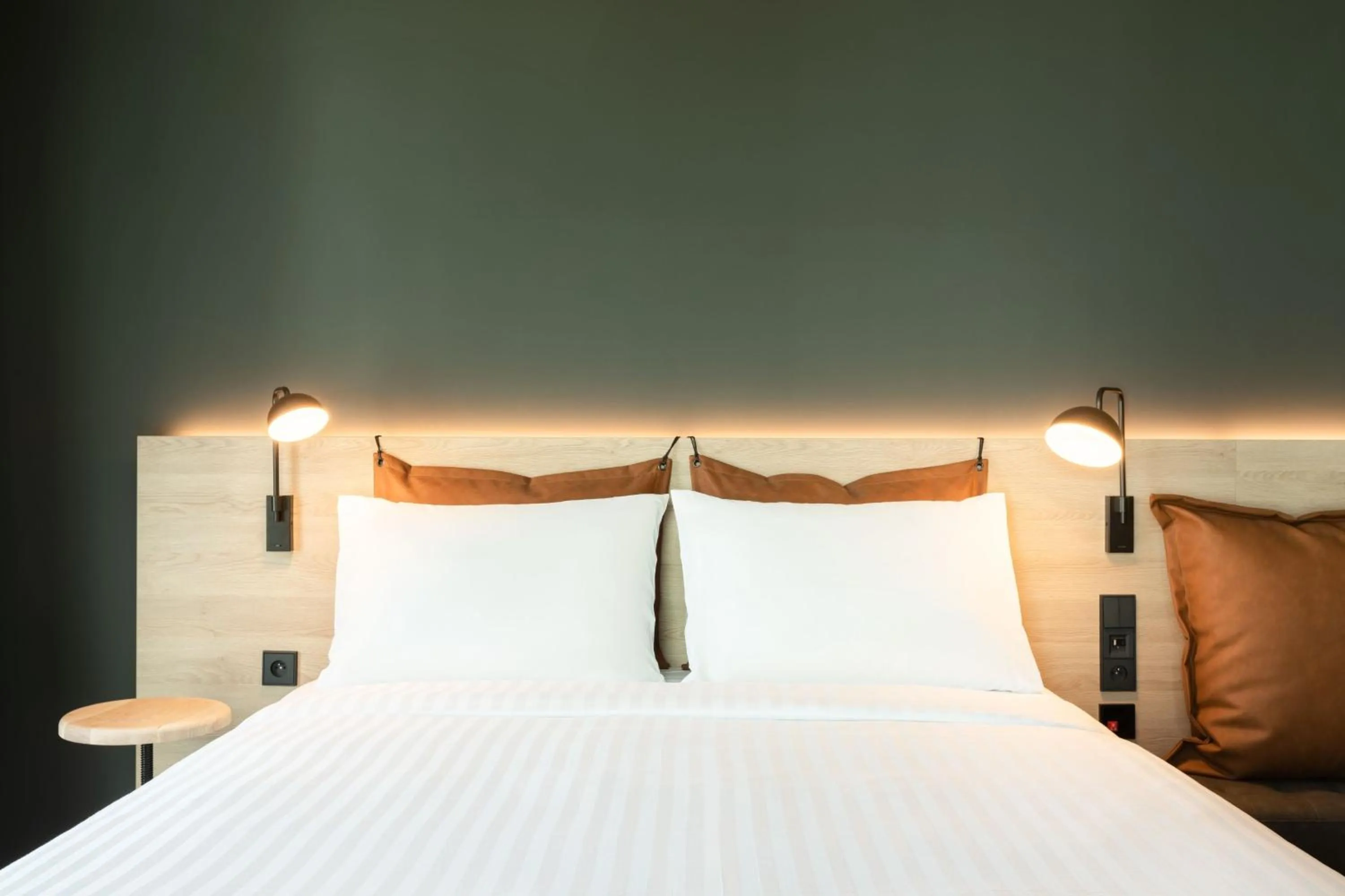 Bedroom, Bed in Moxy Paris Val d'Europe