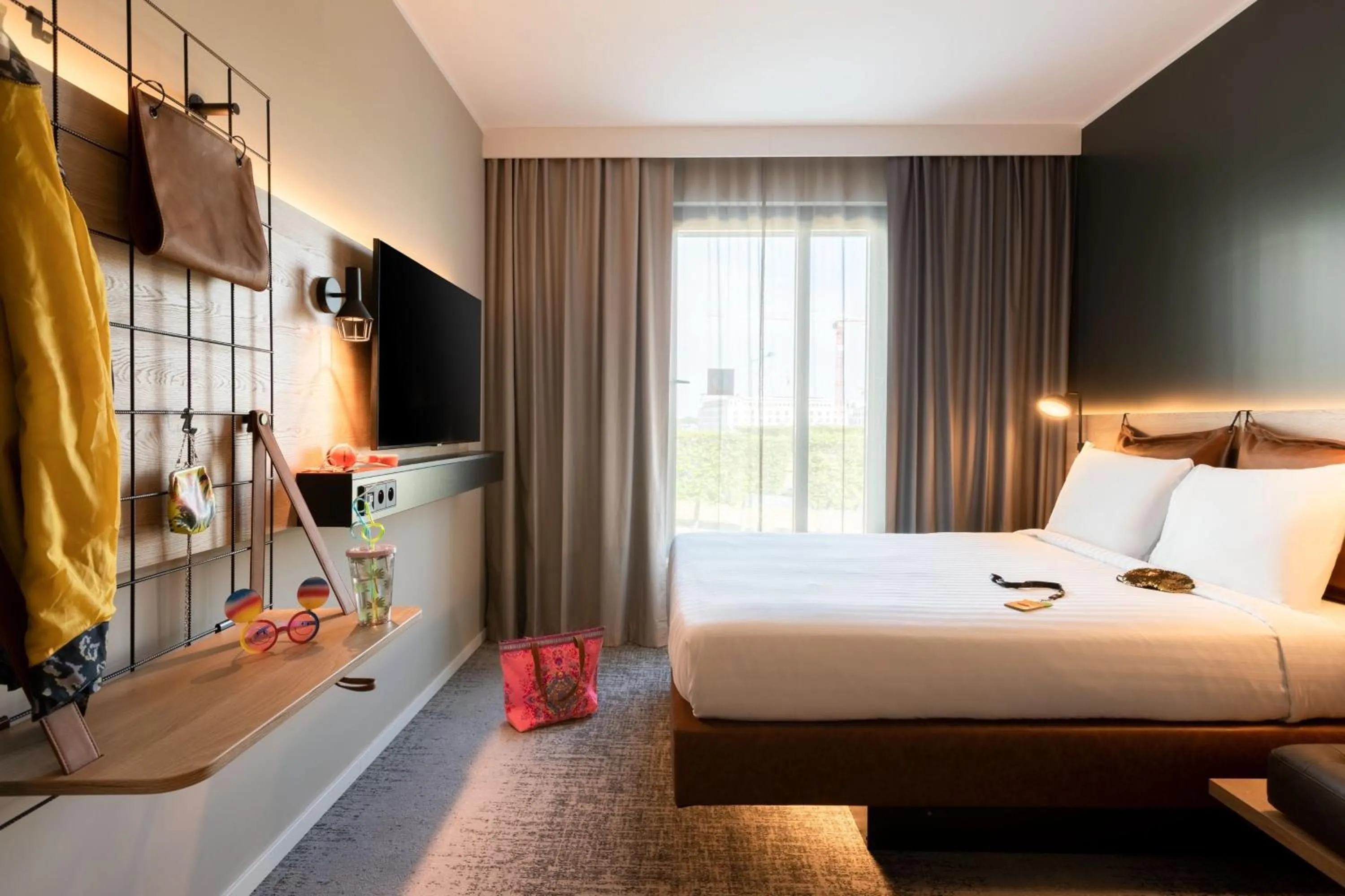 Bedroom, Bed in Moxy Paris Val d'Europe