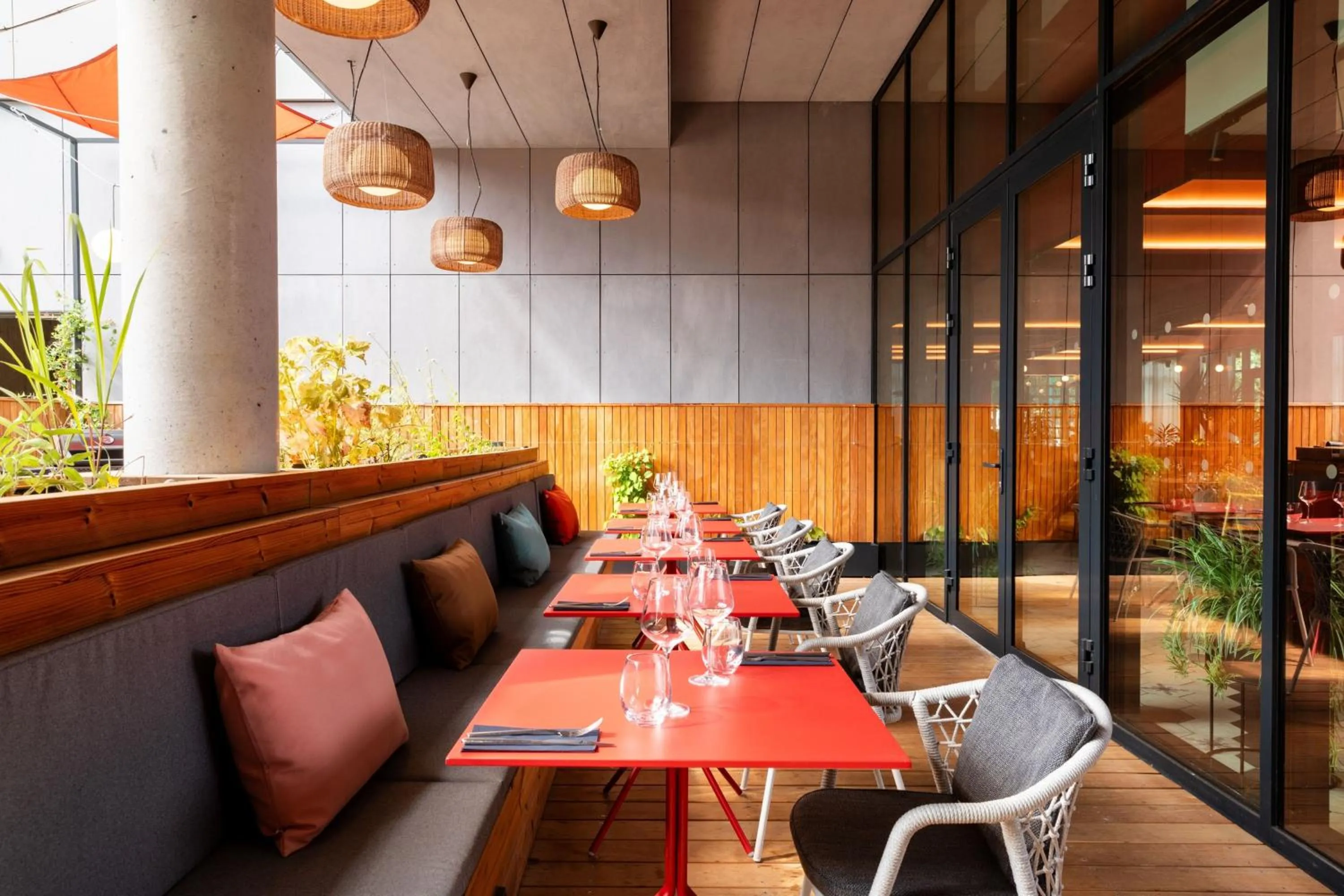 Restaurant/places to eat in Moxy Paris Val d'Europe