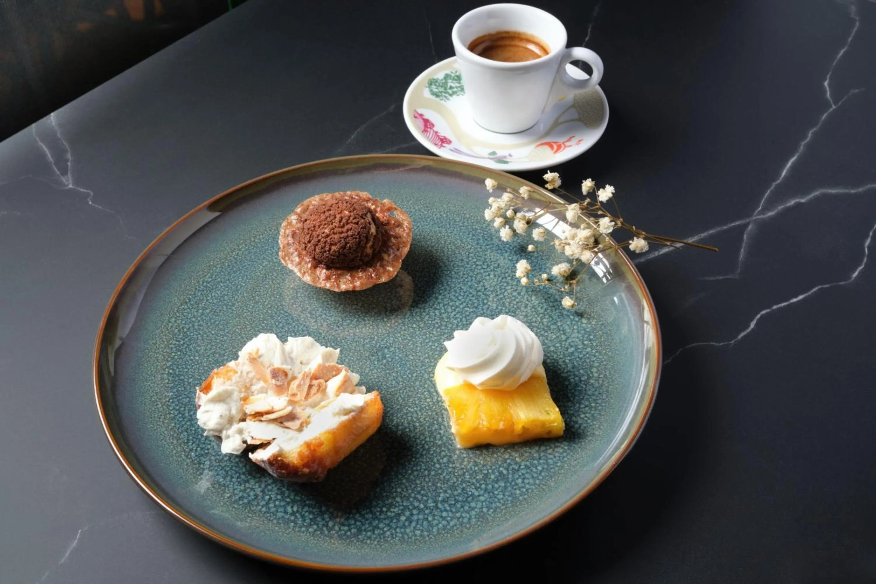 Restaurant/places to eat in Moxy Paris Val d'Europe