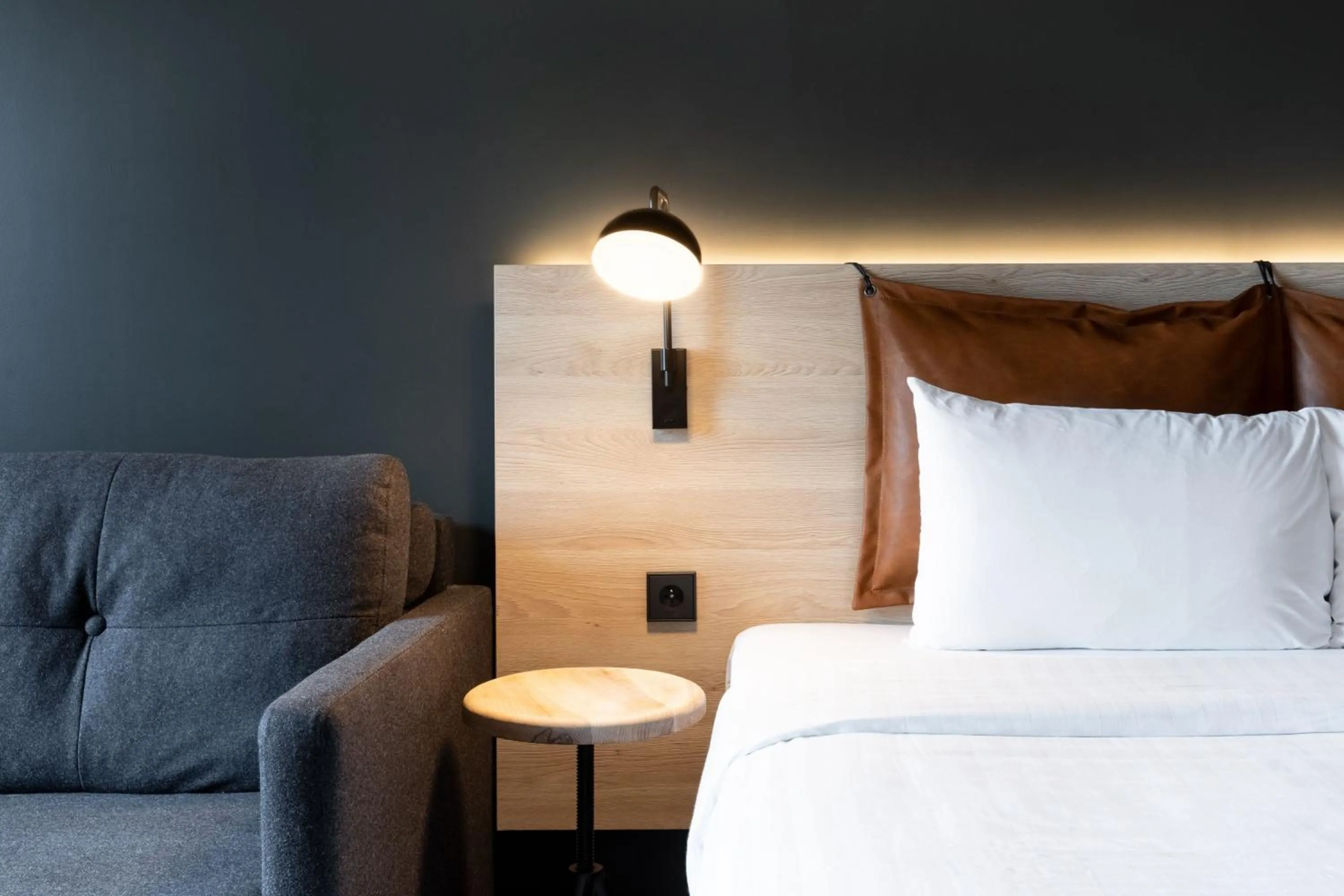 Photo of the whole room, Bed in Moxy Paris Val d'Europe
