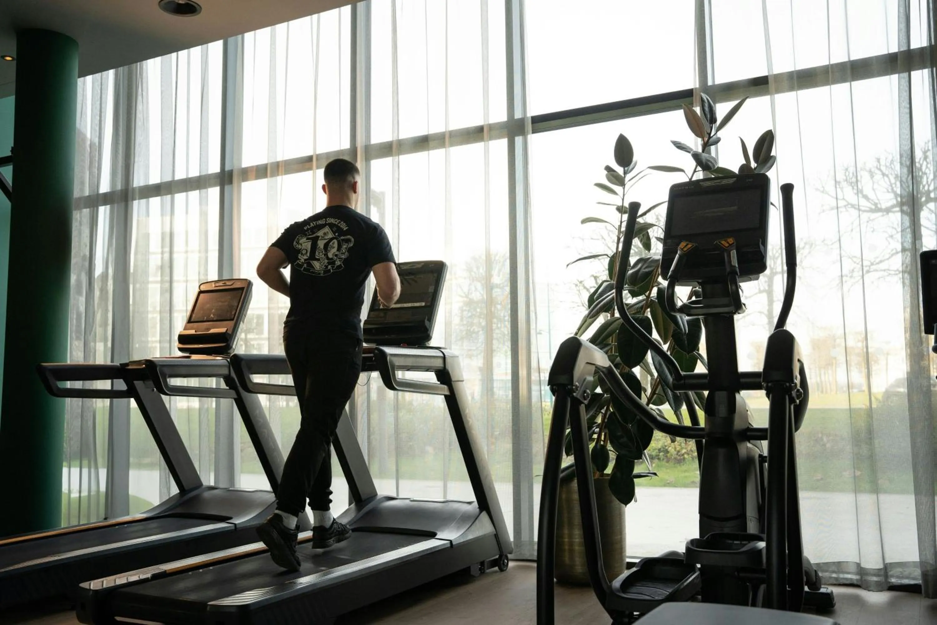 Fitness centre/facilities in Moxy Paris Val d'Europe