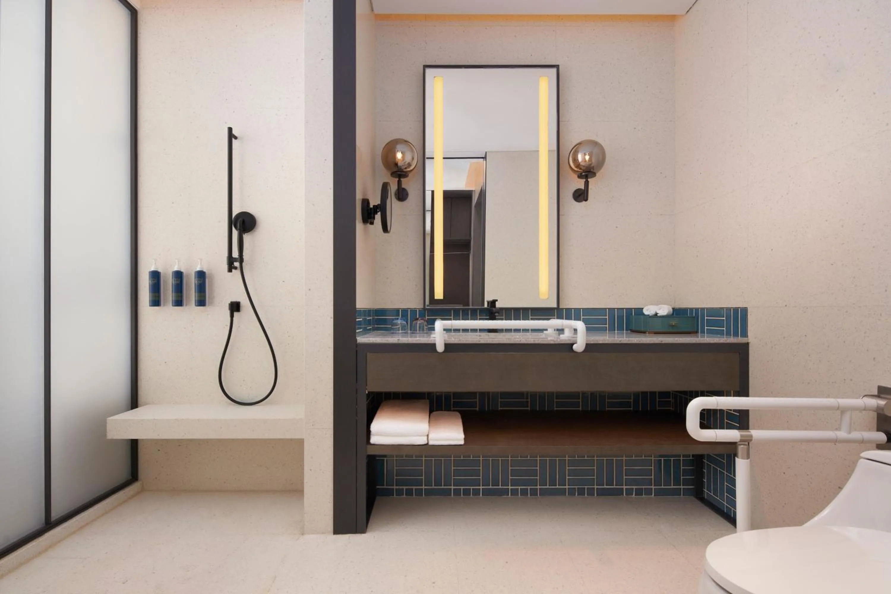 Bathroom in Four Points by Sheraton Tianjin National Convention and Exhibition Center