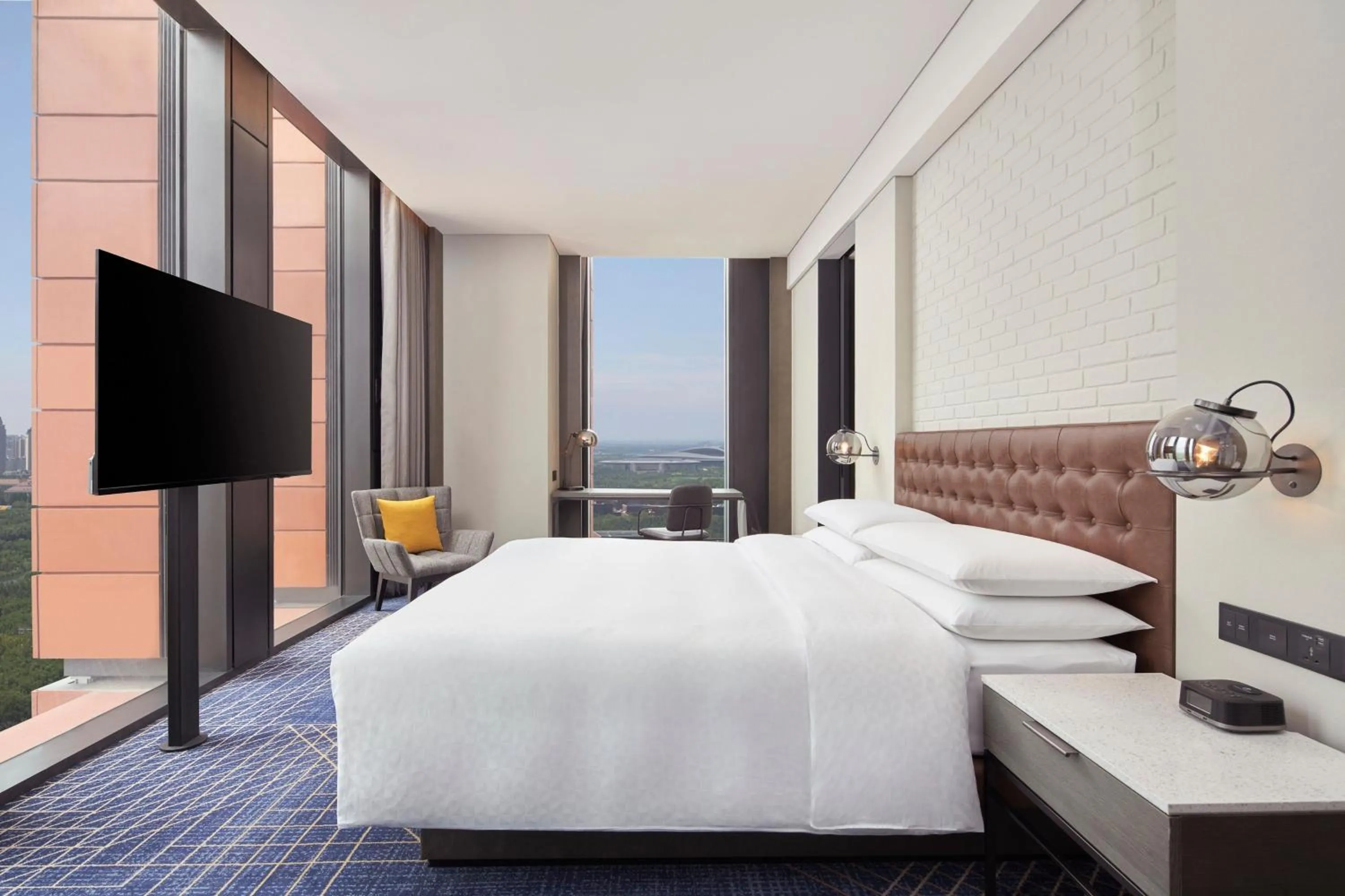 Photo of the whole room, Bed in Four Points by Sheraton Tianjin National Convention and Exhibition Center