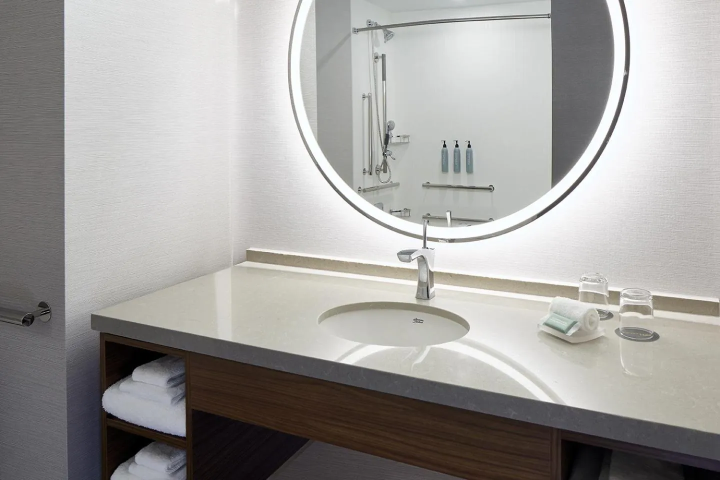 Bathroom in Courtyard Montreal Midtown