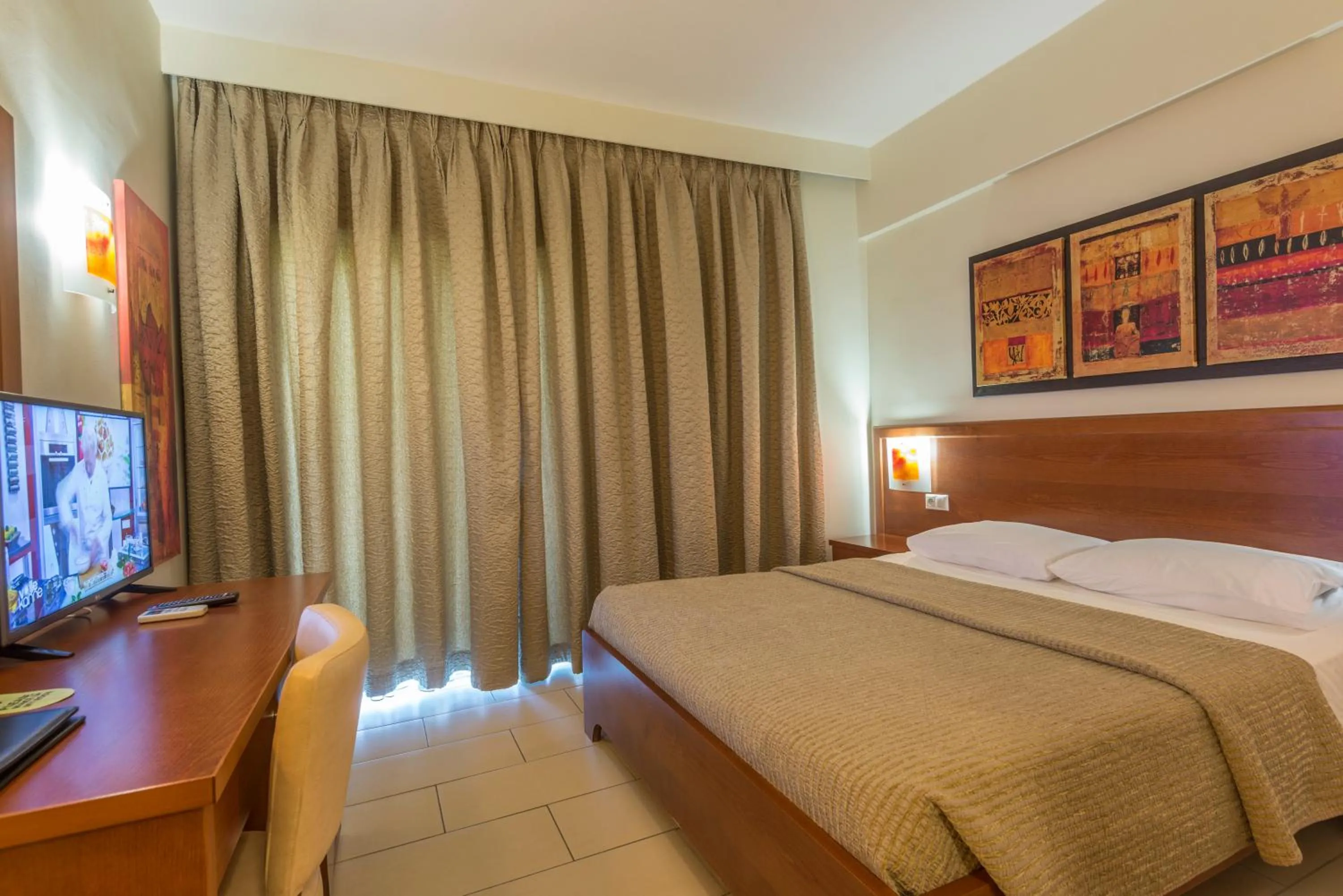 Photo of the whole room in SANDY BEACH