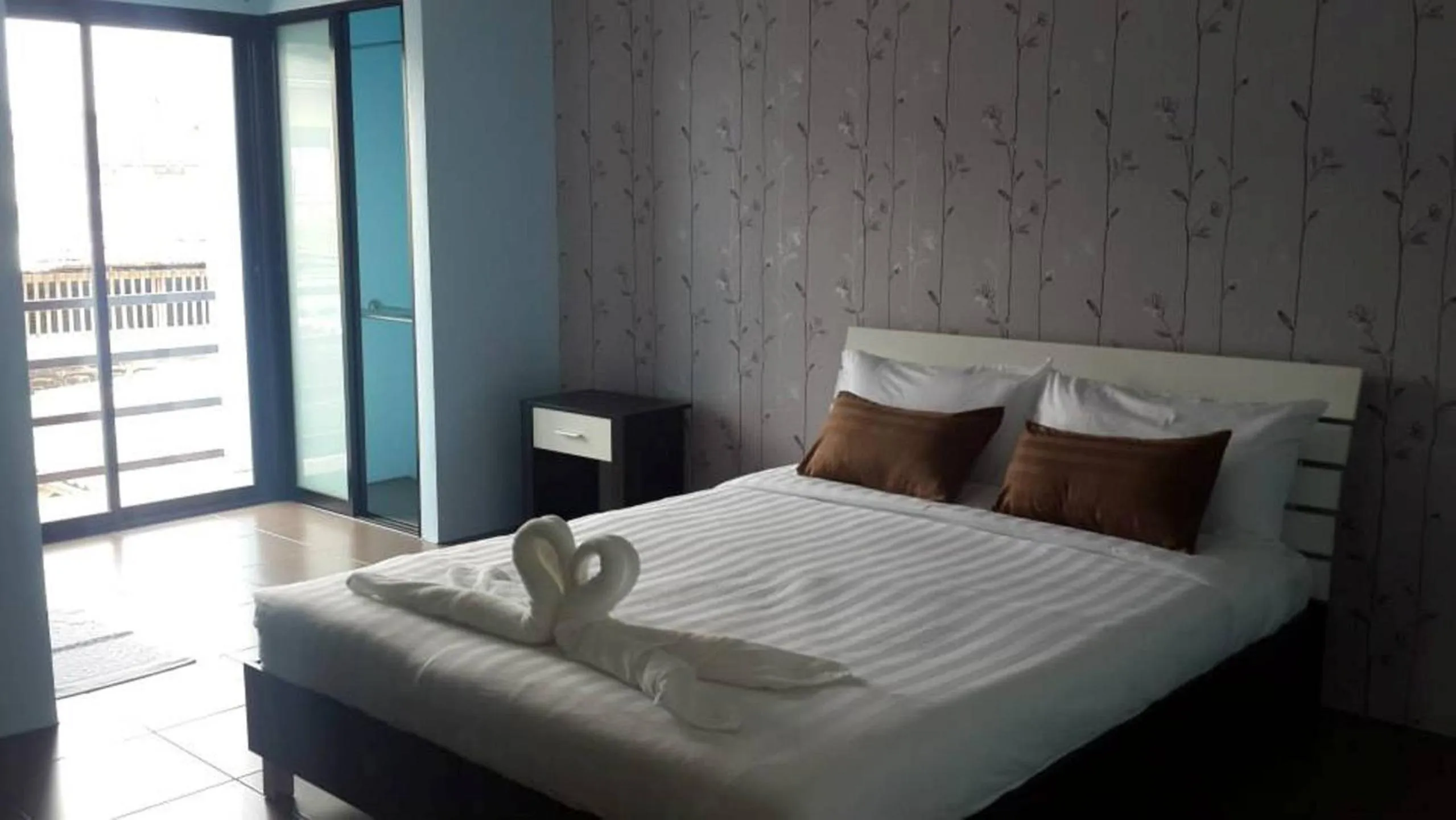 Photo of the whole room, Bed in Nalin Place