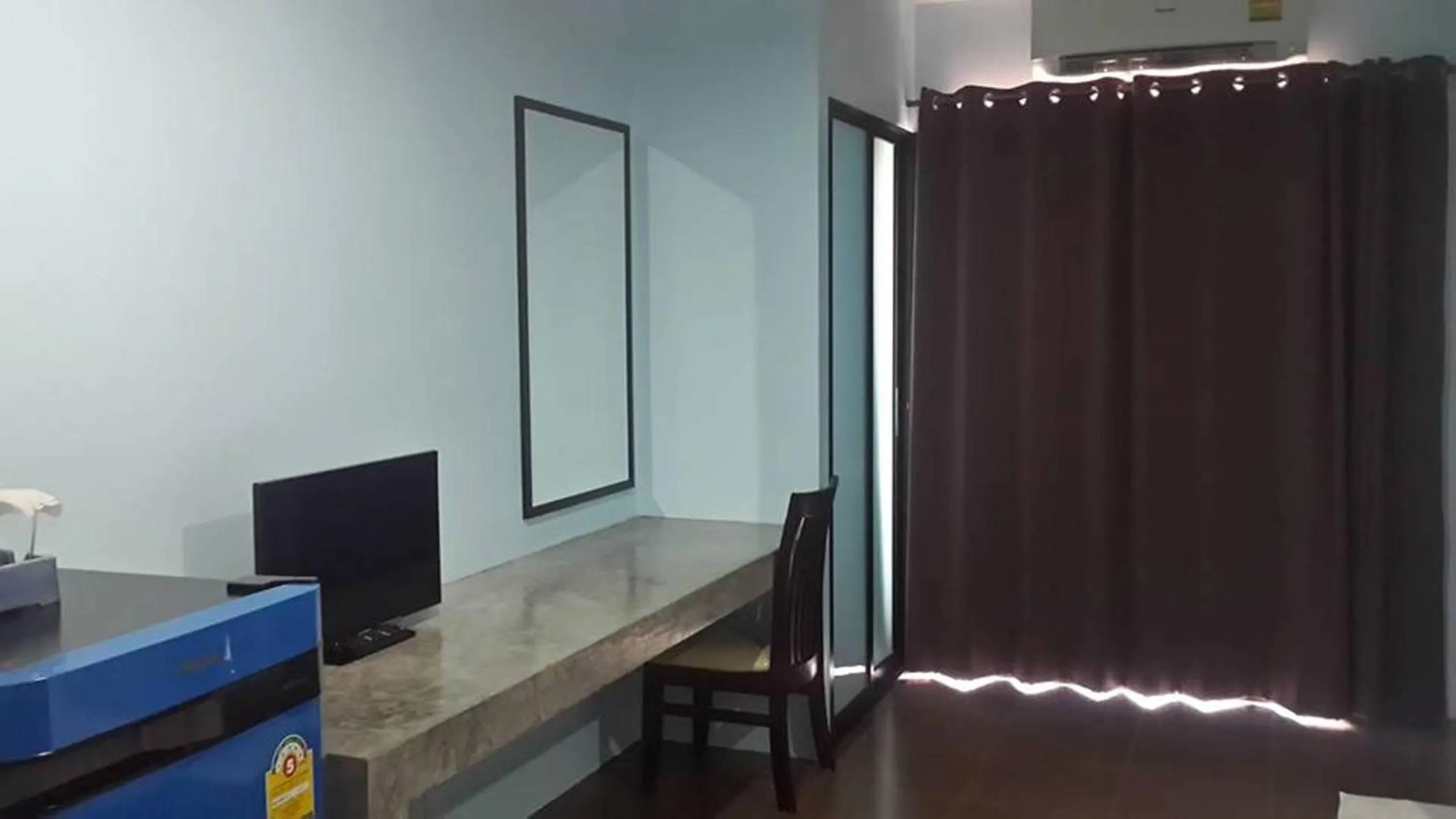 Photo of the whole room, Bed in Nalin Place