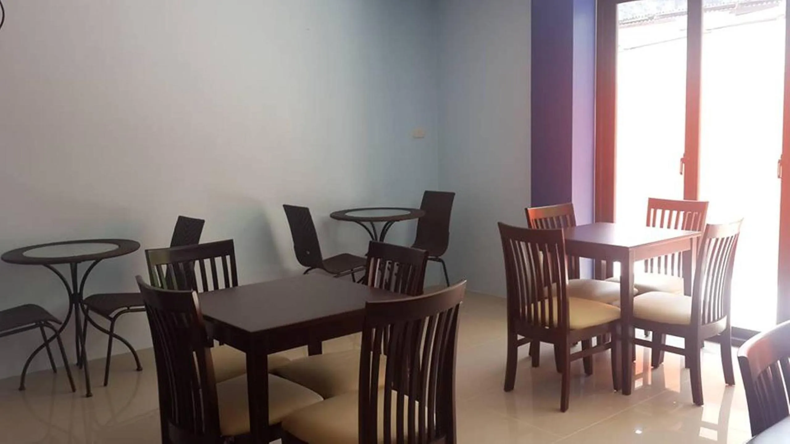 Restaurant/places to eat in Nalin Place