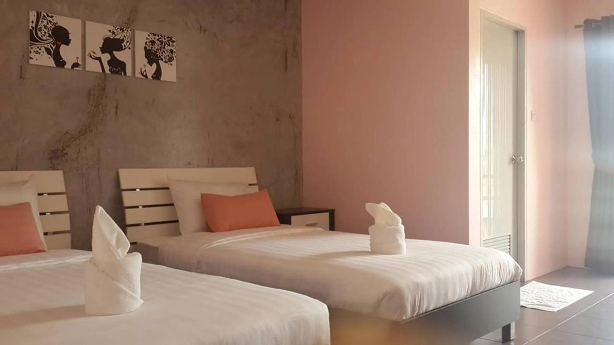 Photo of the whole room, Bed in Nalin Place