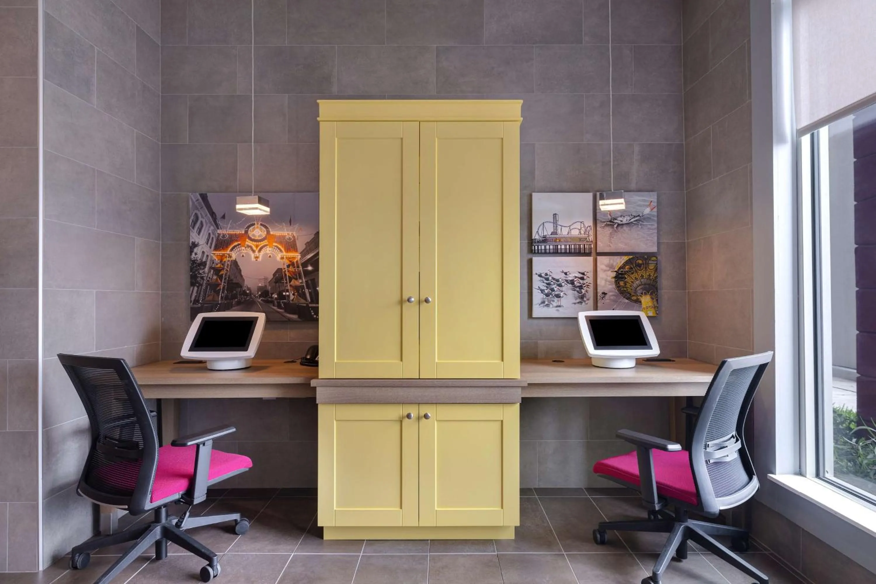 Lobby or reception in Home2 Suites Galveston, Tx