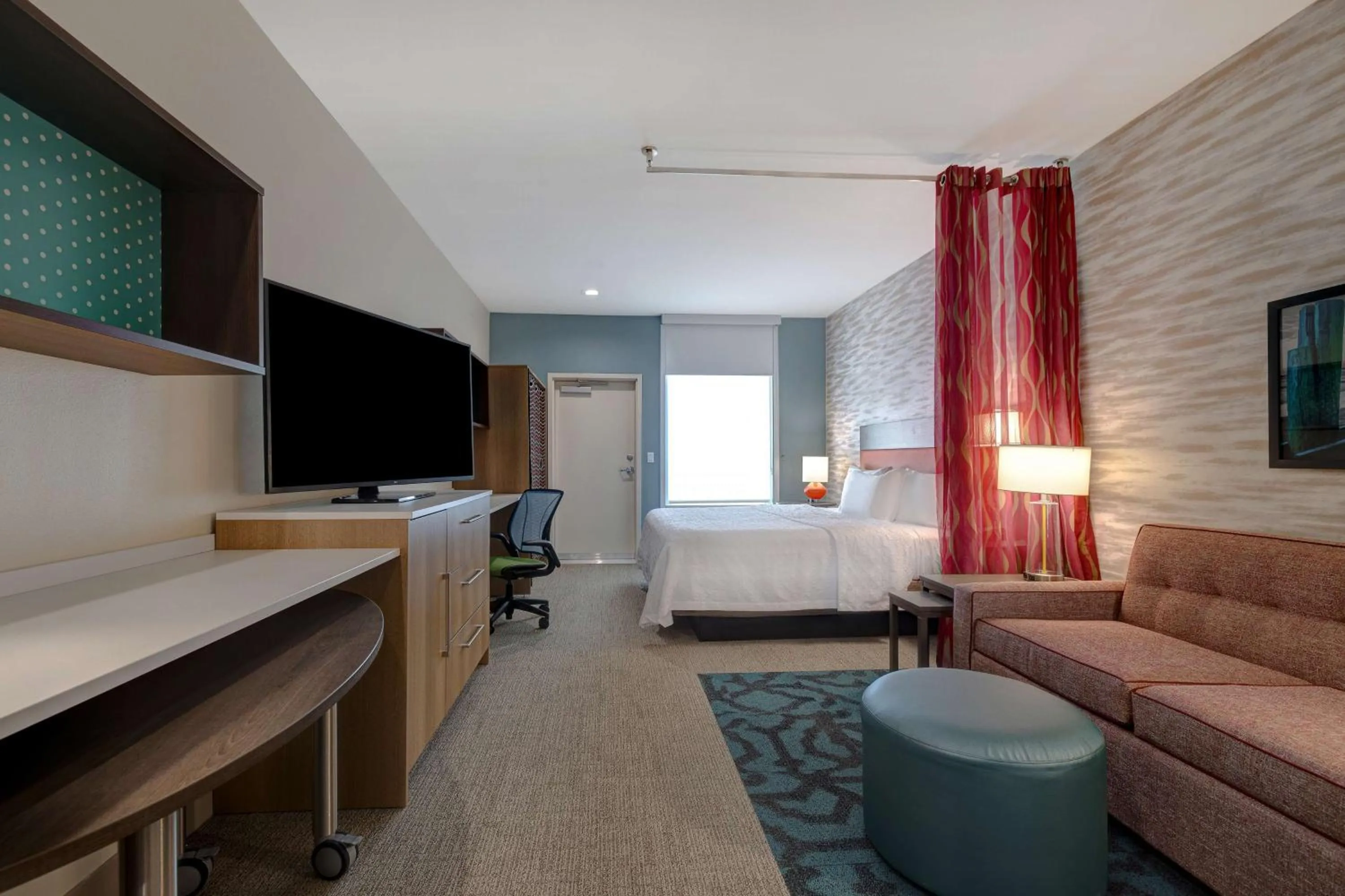 Living room, Bed in Home2 Suites Galveston, Tx