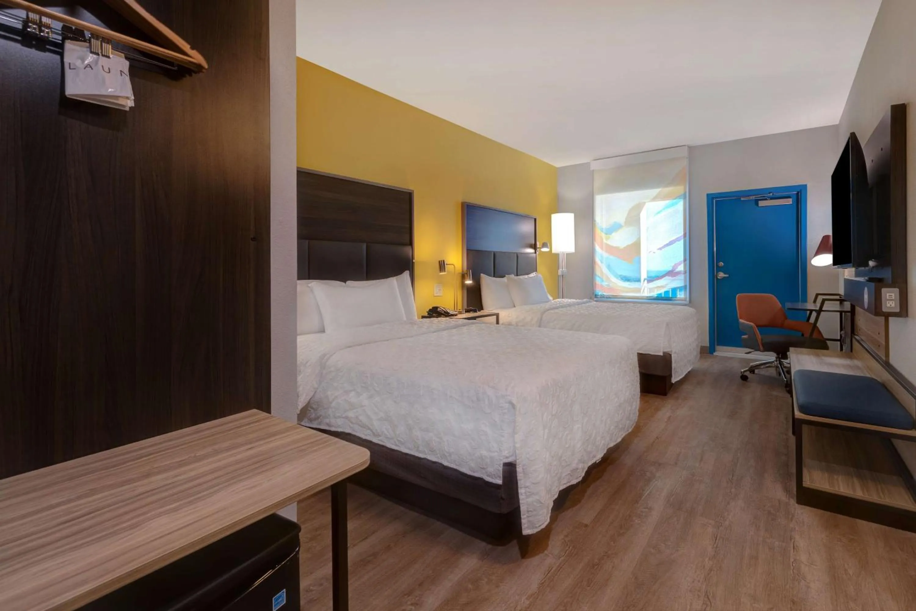 Bedroom, Bed in Tru By Hilton Galveston, Tx