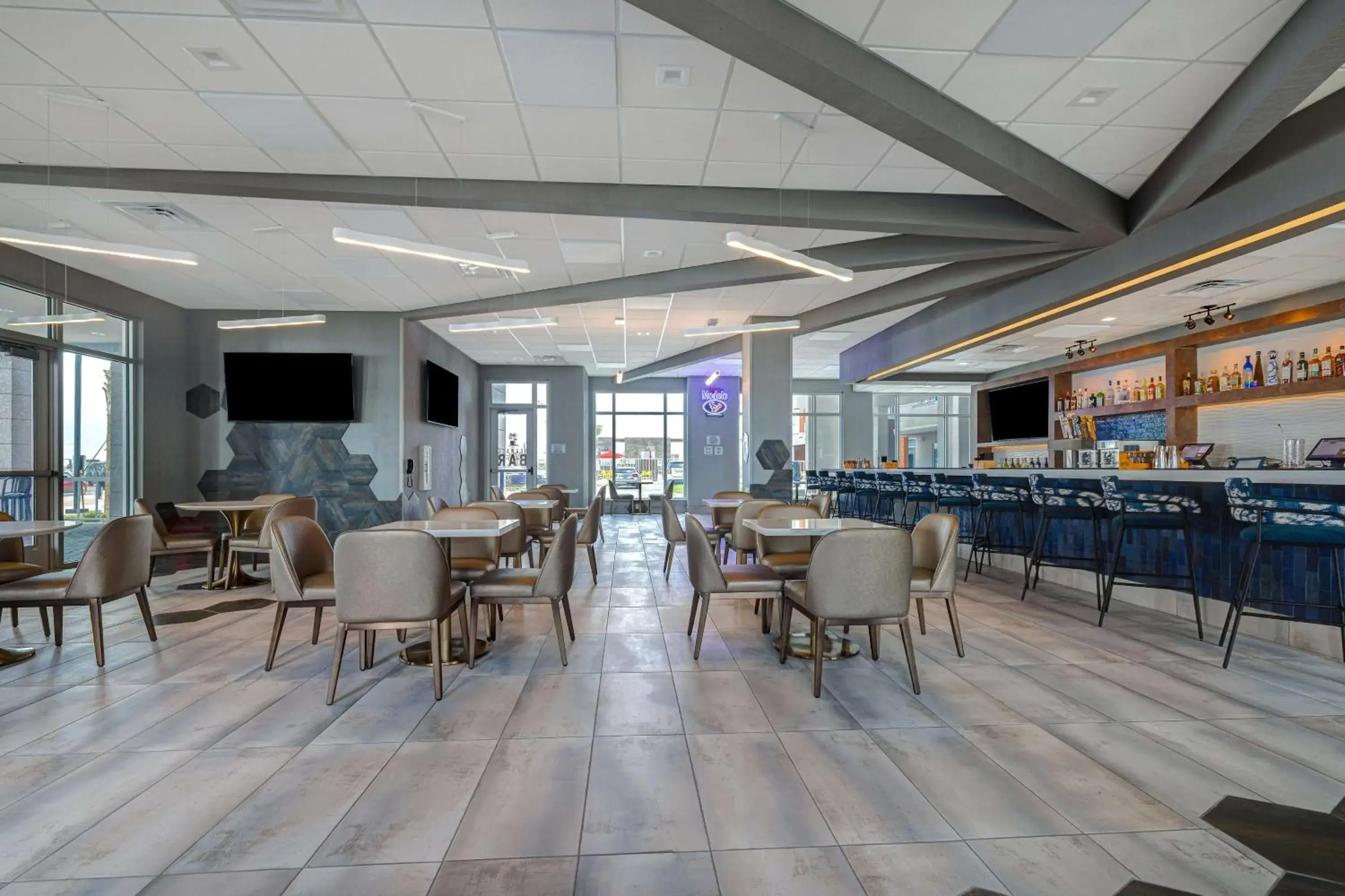 Lounge or bar in Tru By Hilton Galveston, Tx Lounge or bar in Tru By Hilton Galveston, Tx