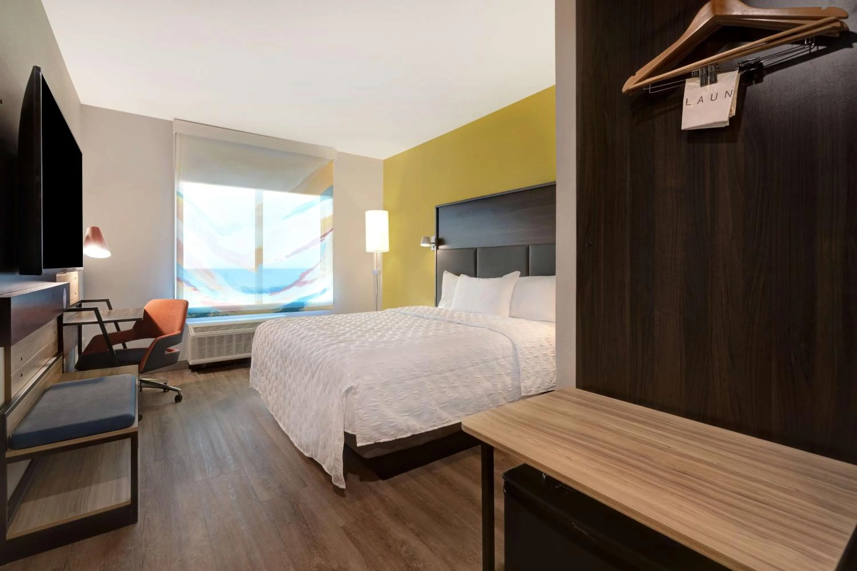 Bedroom, Bed in Tru By Hilton Galveston, Tx