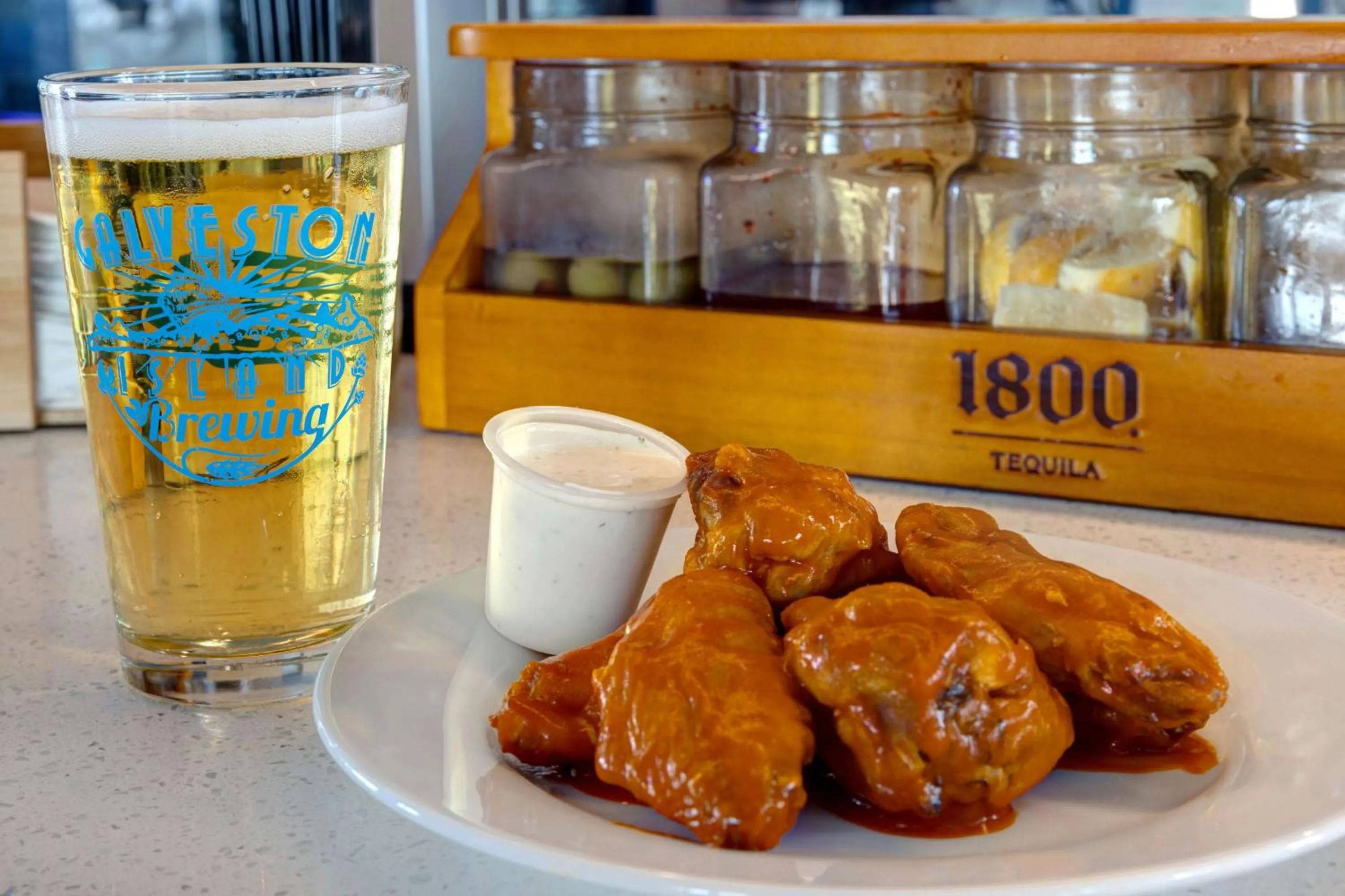 Lounge or bar in Tru By Hilton Galveston, Tx