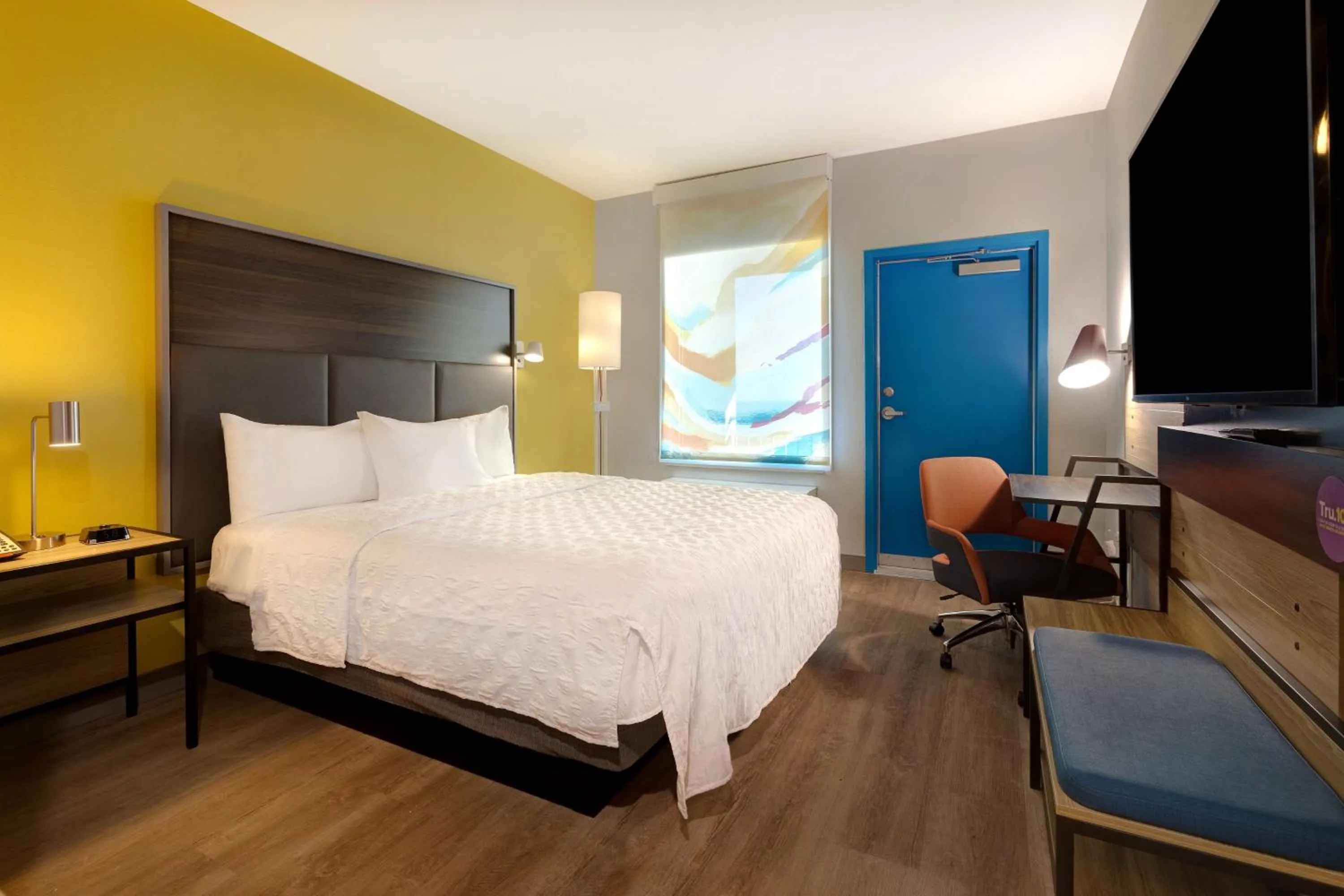 Bedroom, Bed in Tru By Hilton Galveston, Tx