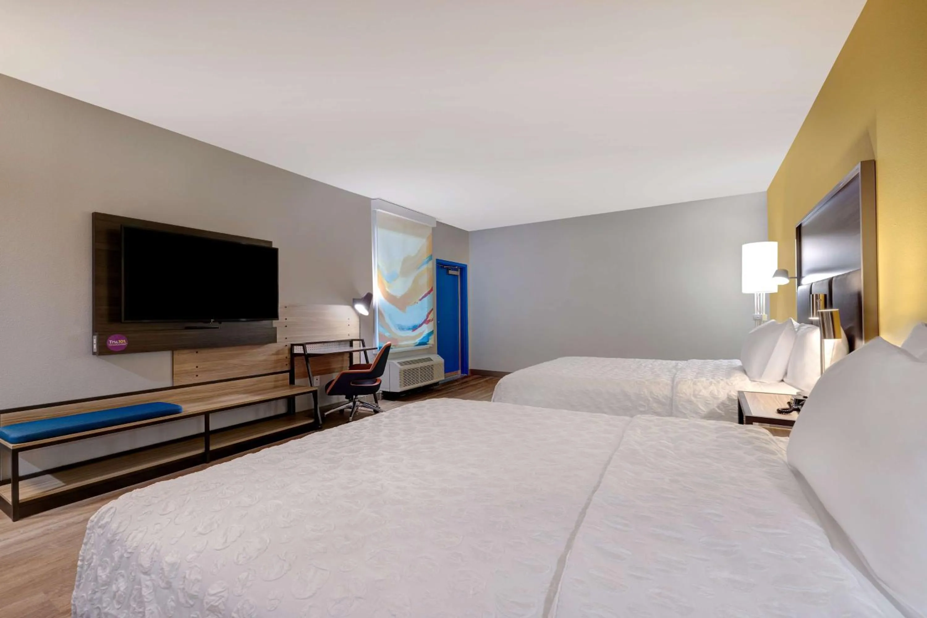 Bedroom, Bed in Tru By Hilton Galveston, Tx