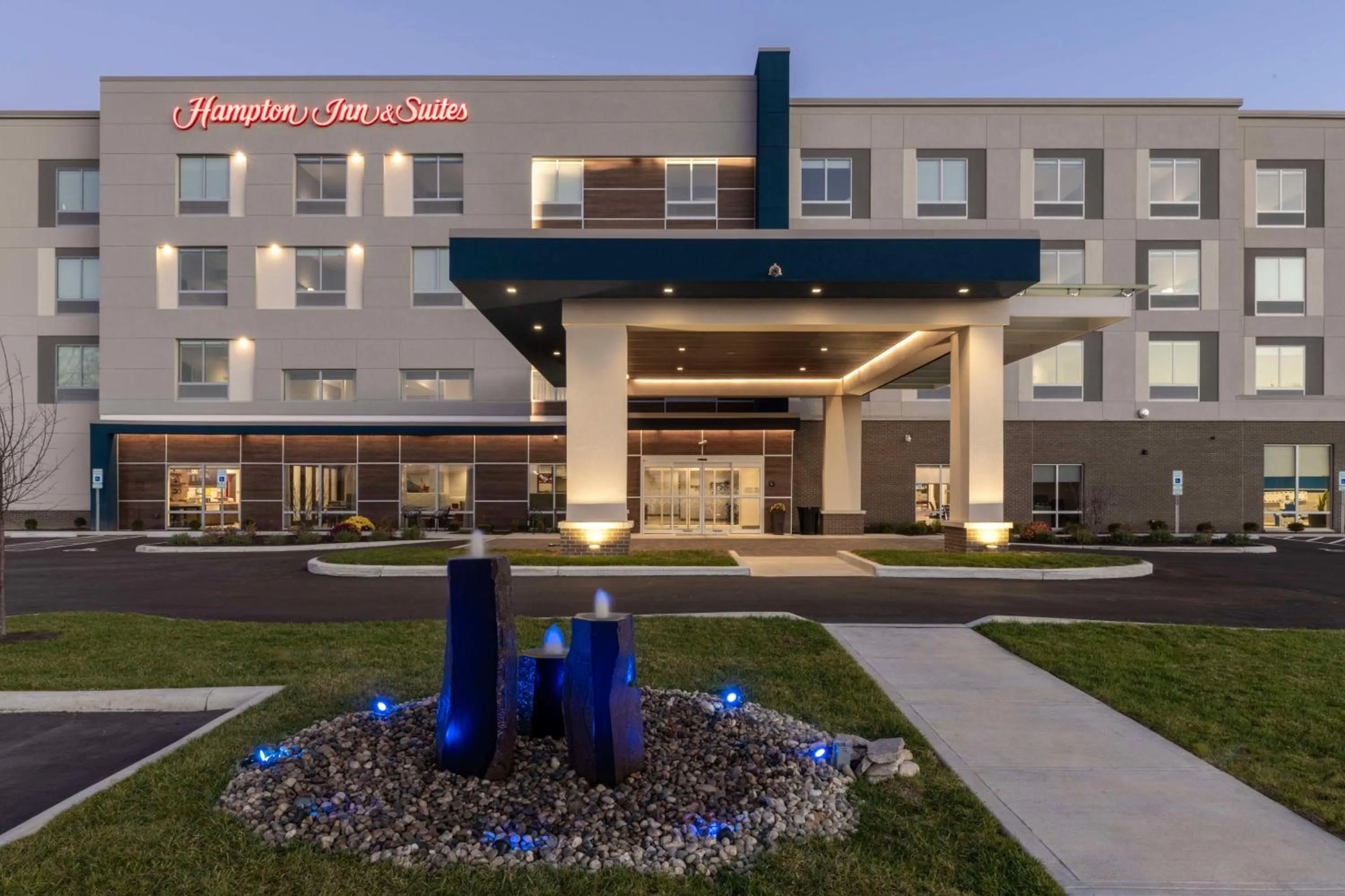 Property building in Hampton Inn & Suites Cincinnati West, Oh