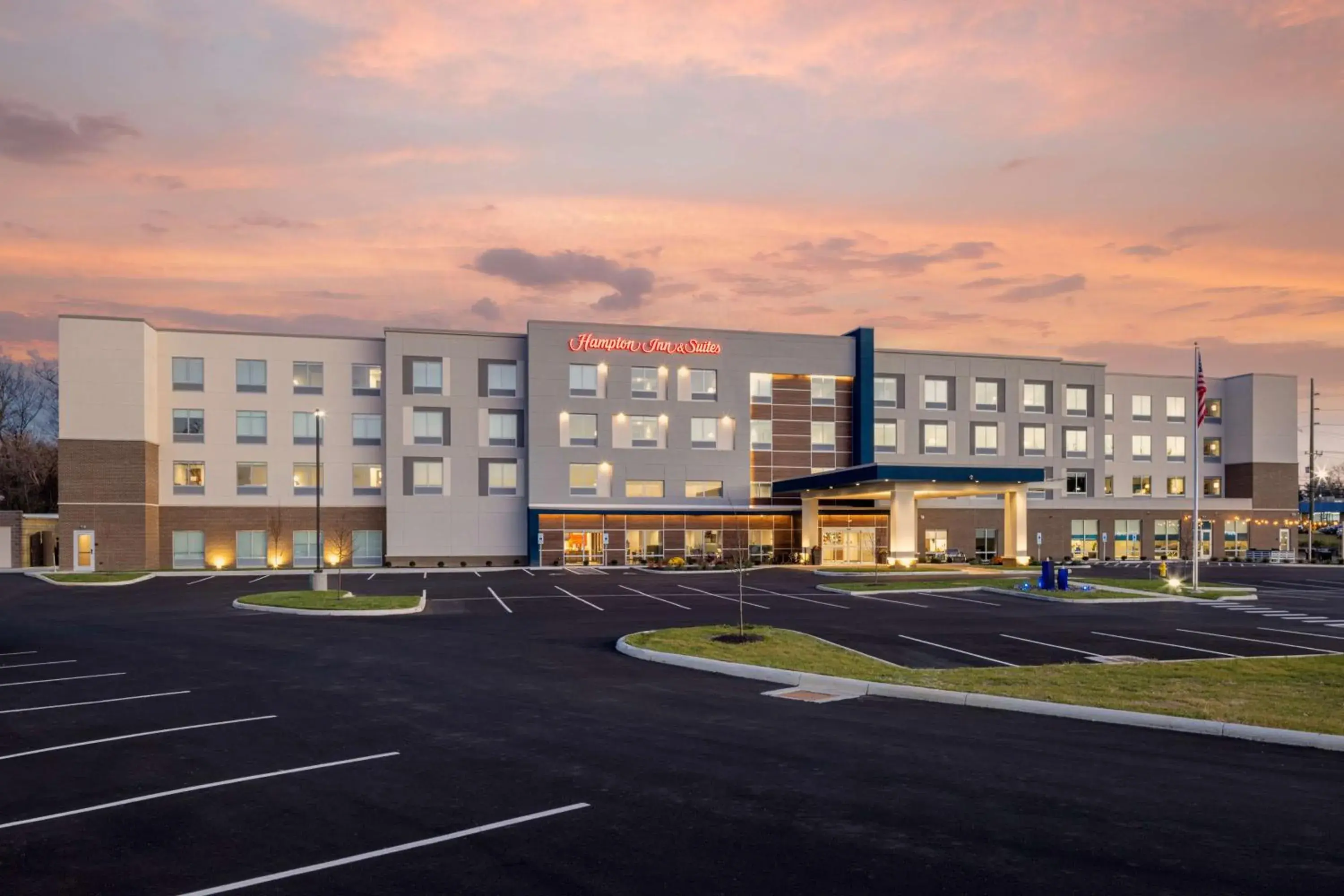 Property building in Hampton Inn & Suites Cincinnati West, Oh Property building in Hampton Inn & Suites Cincinnati West, Oh