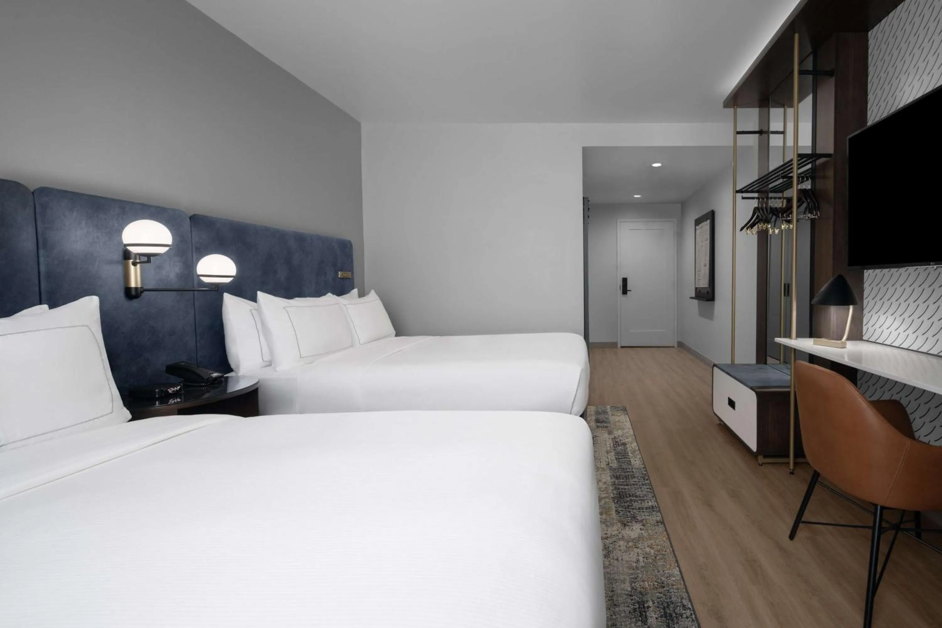 Bedroom, Bed in Hotel West & Main Conshohocken, Tapestry Collection Hilton