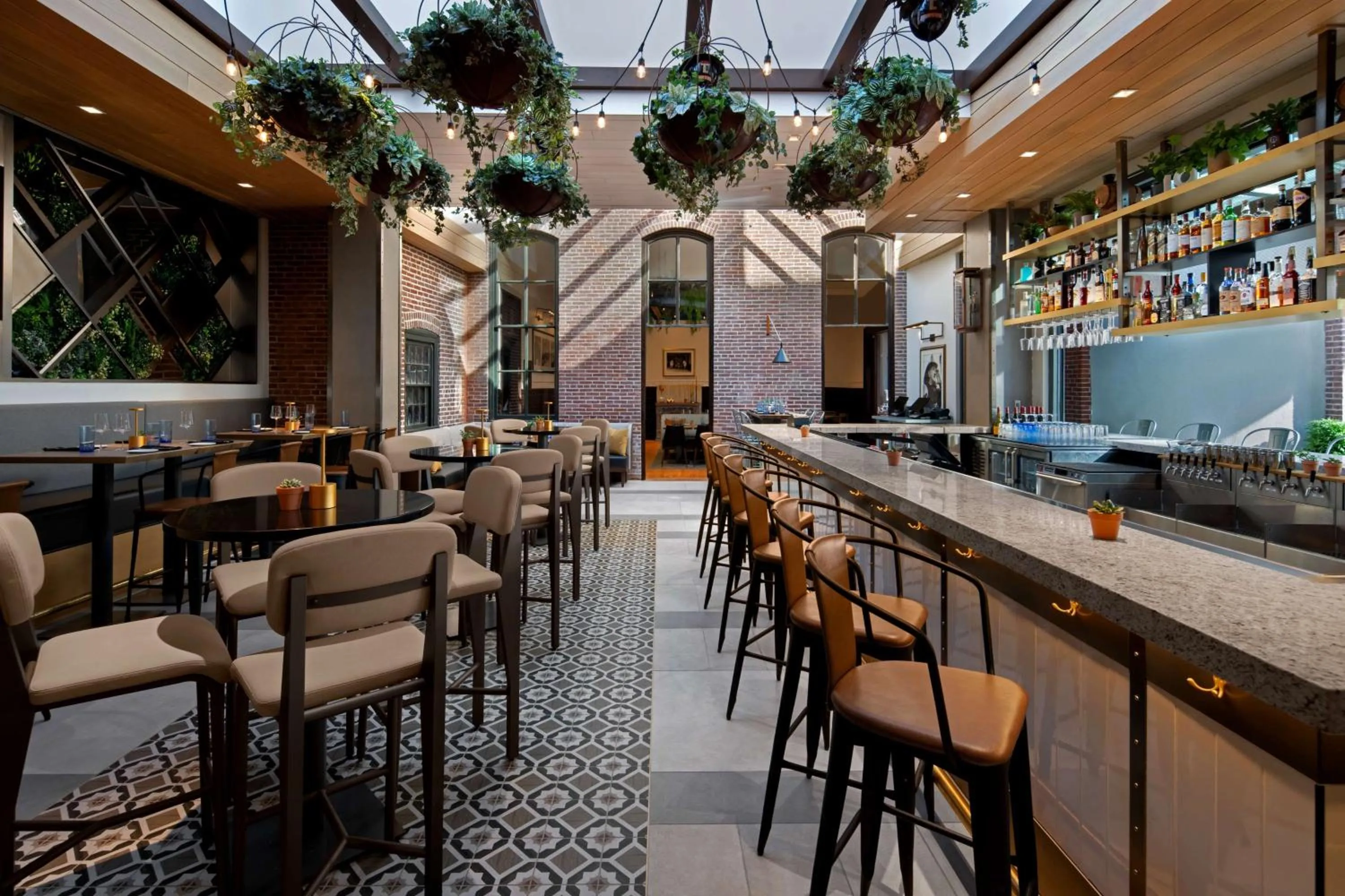 Lounge or bar in Hotel West & Main Conshohocken, Tapestry Collection Hilton